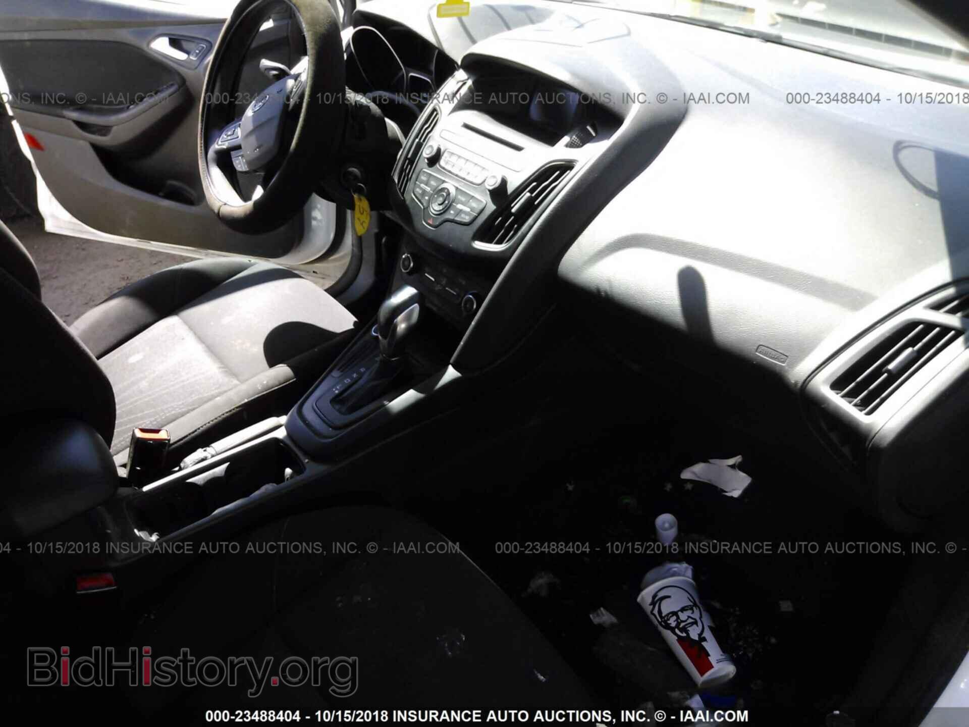 2016 Ford Focus - VIN: 1FADP3F29GL258961 - Photo 5