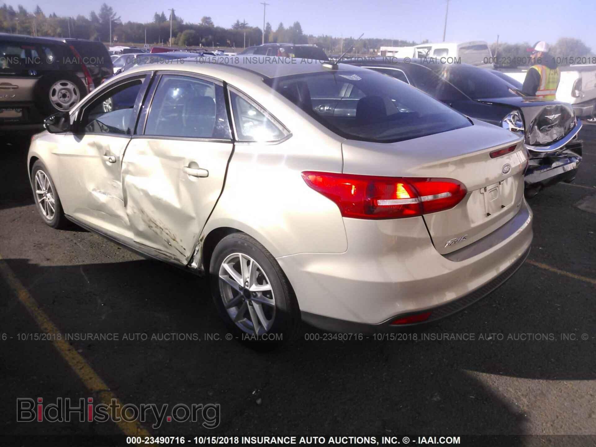 2015 Ford Focus - VIN: 1FADP3F29FL358640 - Photo 3