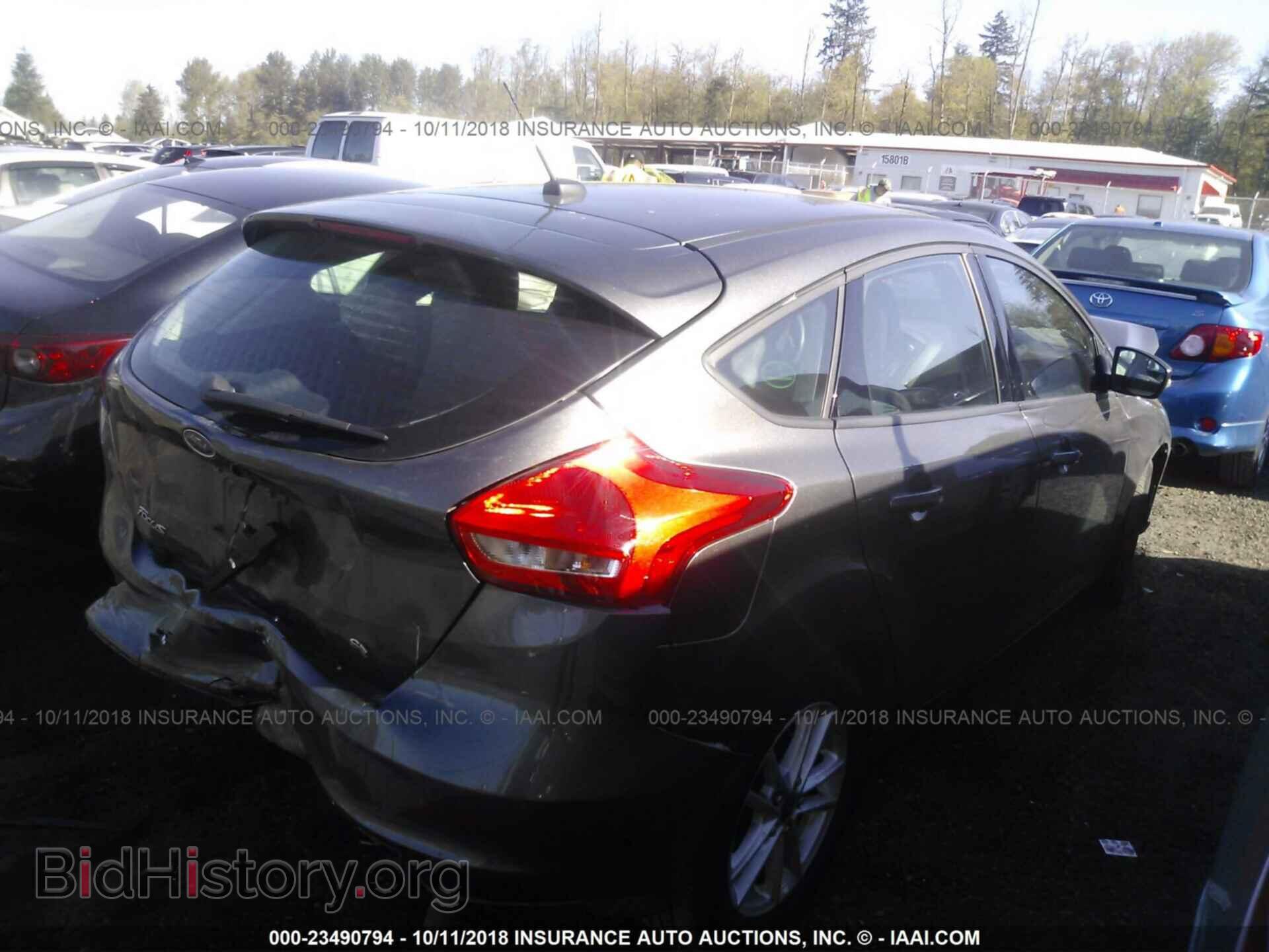 2015 Ford Focus - VIN: 1FADP3K2XFL375646 - Photo 4