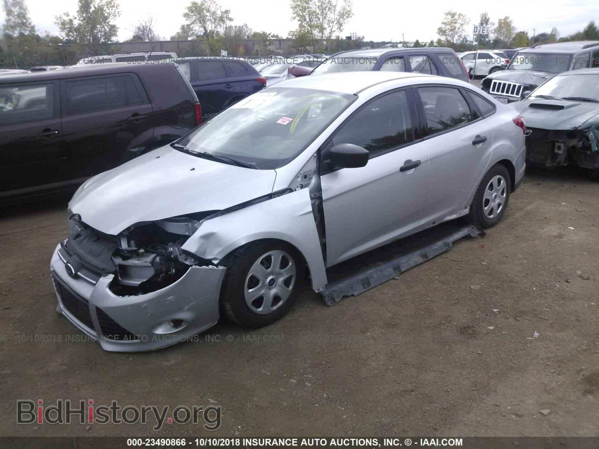 2012 Ford Focus - VIN: 1FAHP3E25CL152309 - Фото 2