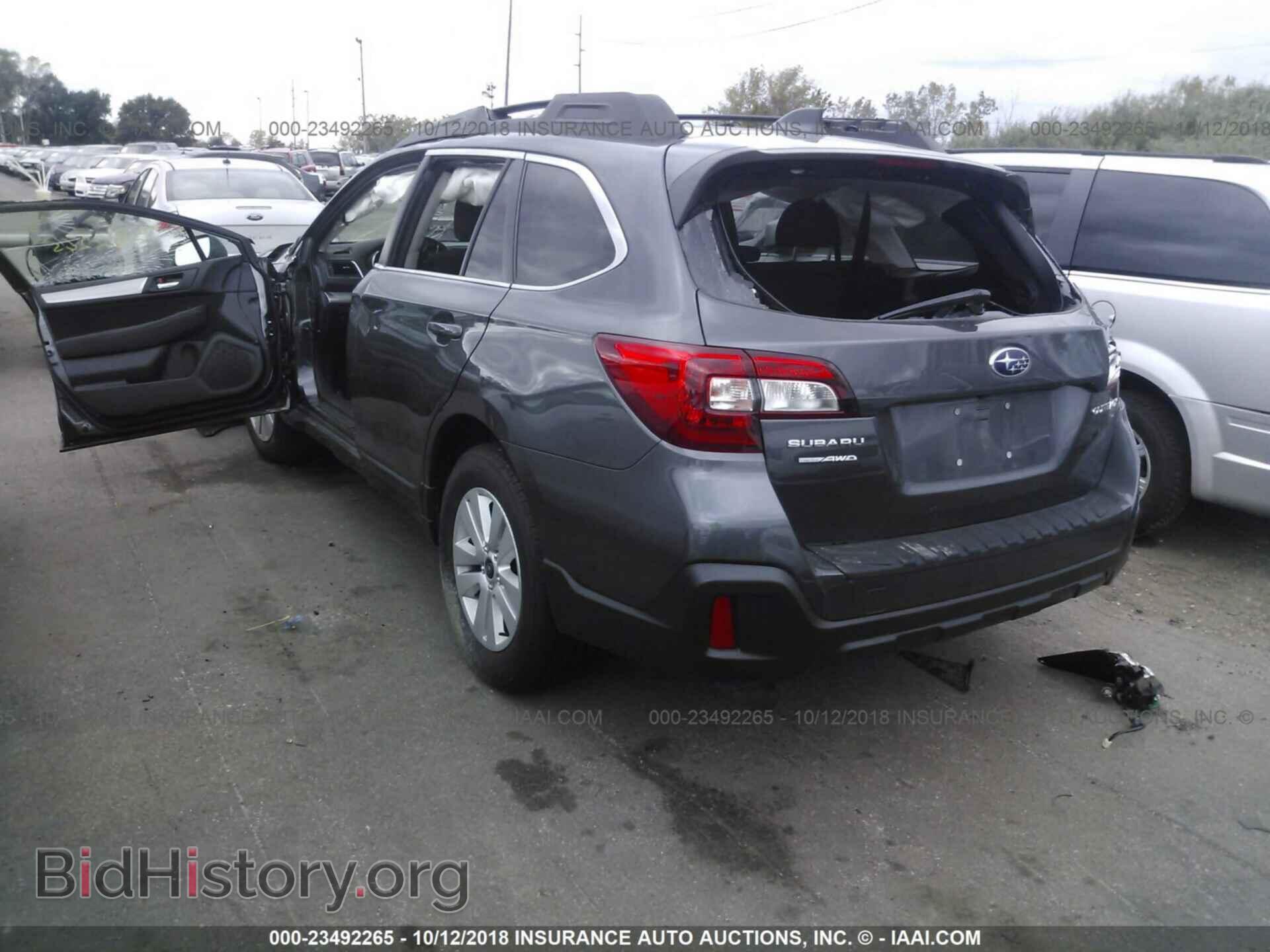 2018 Subaru Outback - VIN: 4S4BSACC1J3308269 - Фото 3