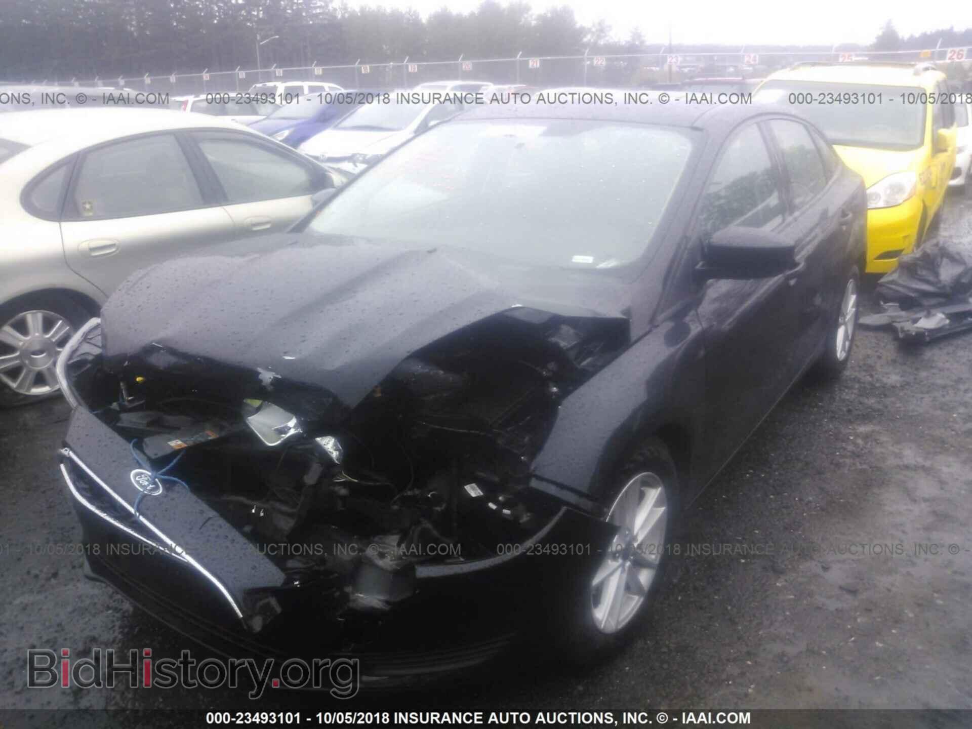 2018 Ford Focus - VIN: 1FADP3F27JL324057 - Фото 2