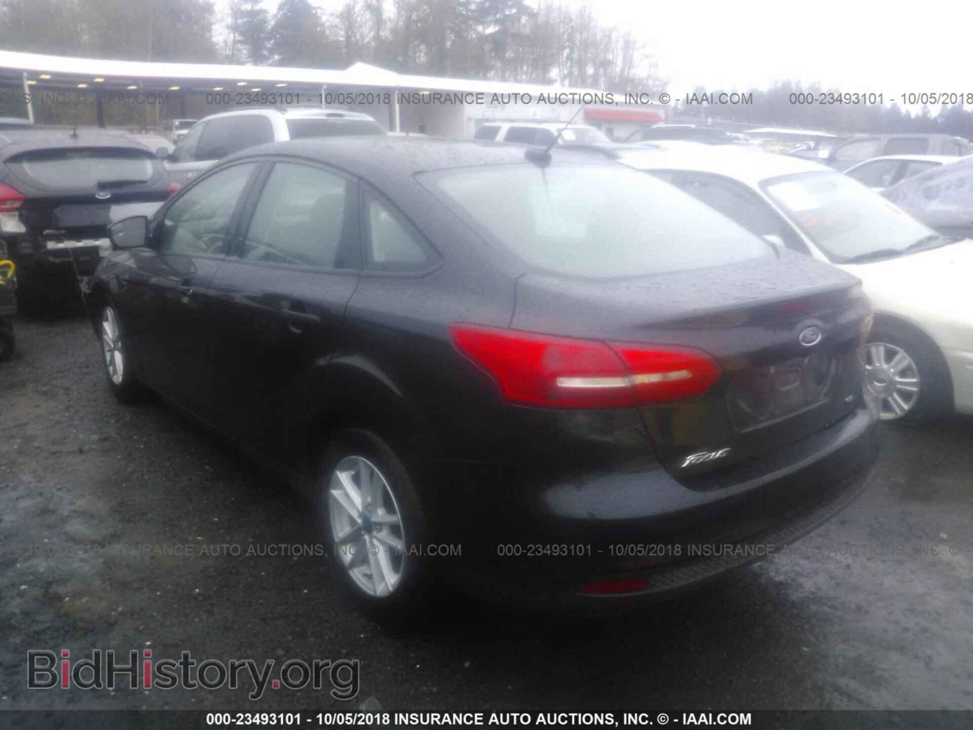 2018 Ford Focus - VIN: 1FADP3F27JL324057 - Фото 3