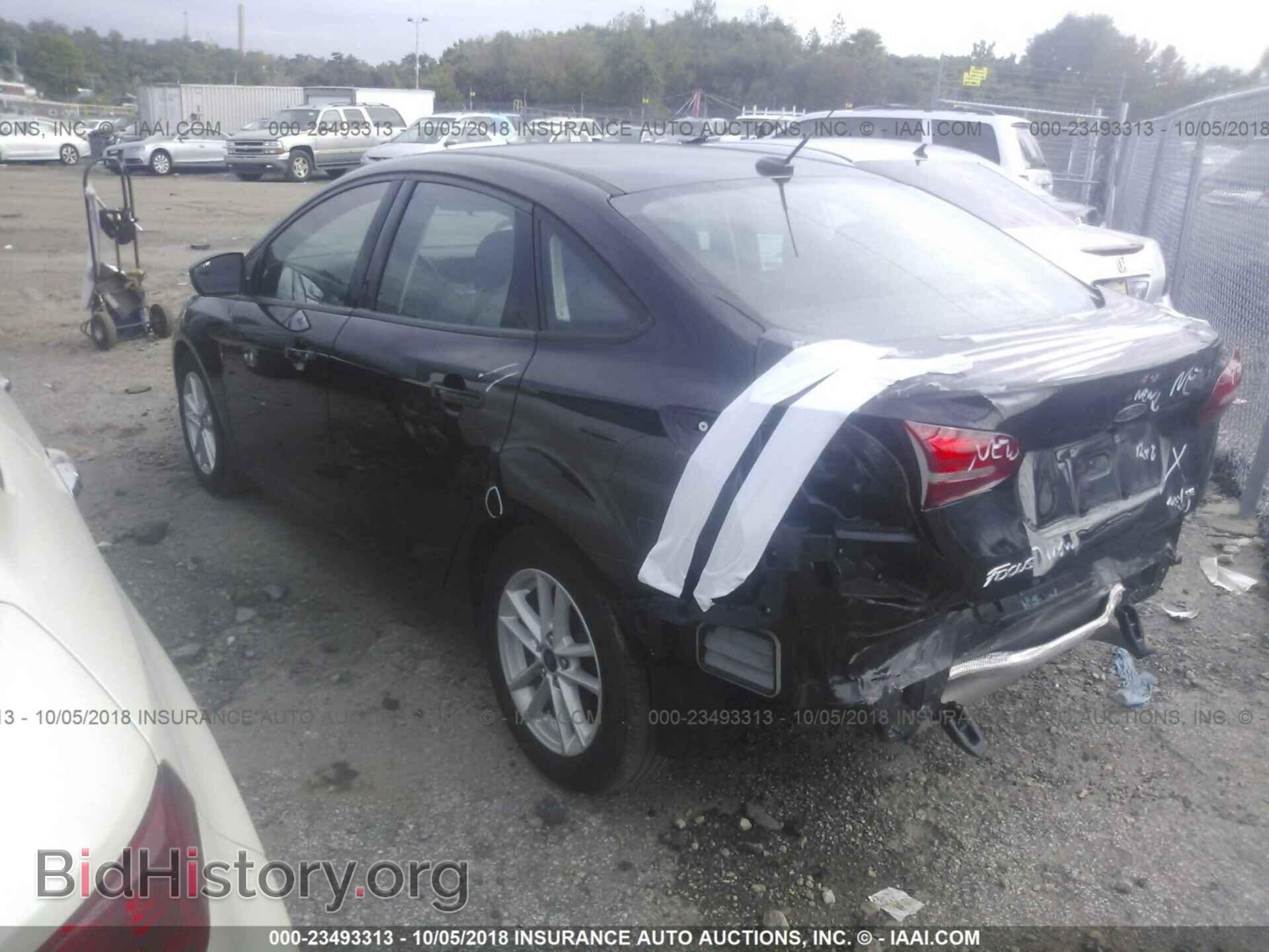 2016 Ford Focus - VIN: 1FADP3F21GL401191 - Photo 3