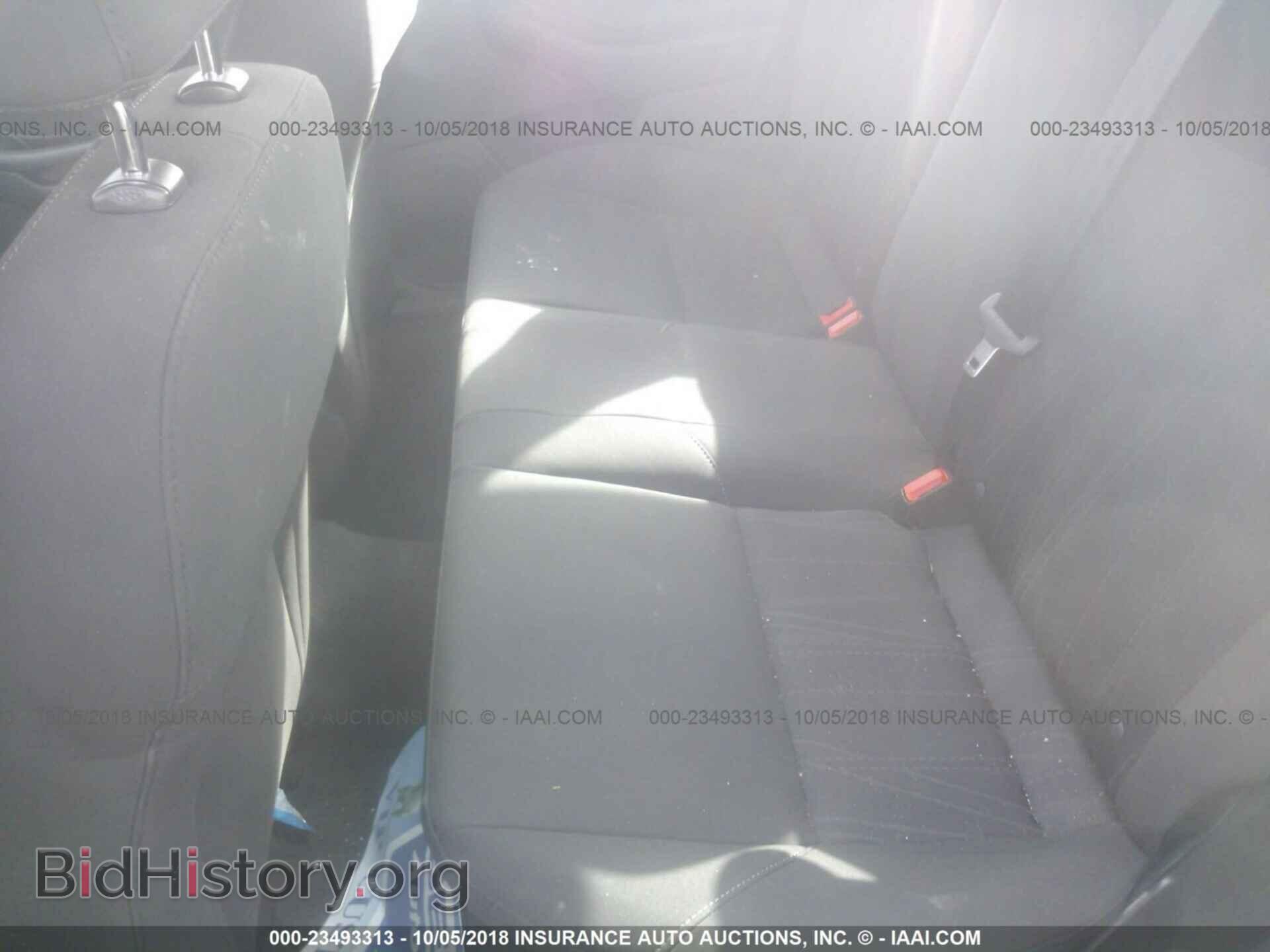 2016 Ford Focus - VIN: 1FADP3F21GL401191 - Photo 8