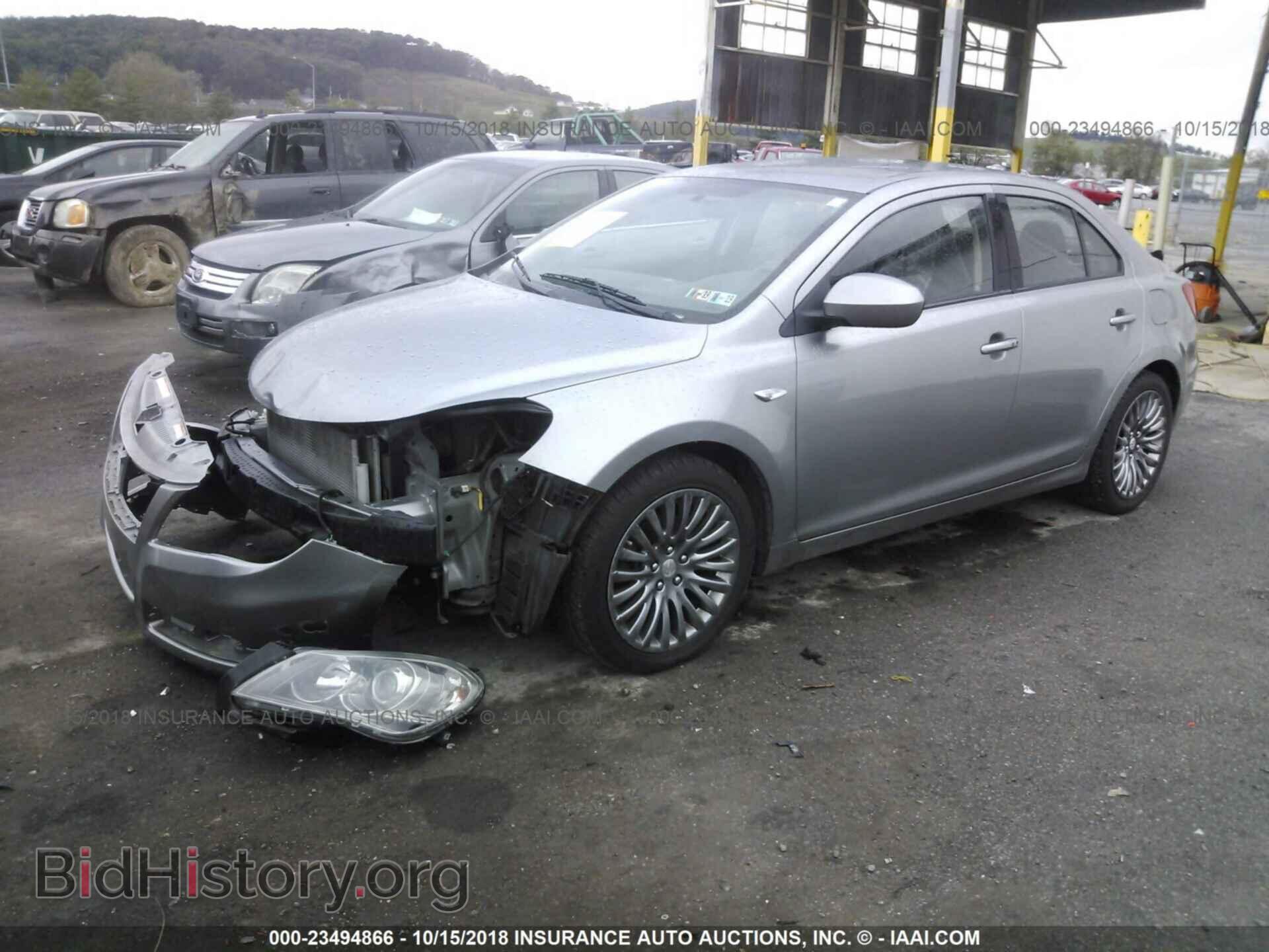 2012 Suzuki Kizashi - VIN: JS2RF9A33C6100247 - Photo 2