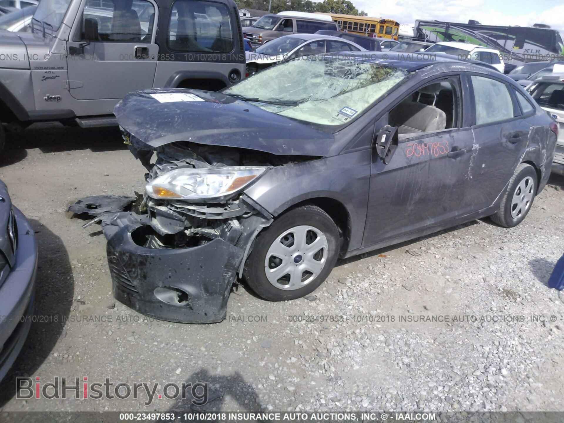 2014 Ford Focus - VIN: 1FADP3E27EL286675 - Photo 2