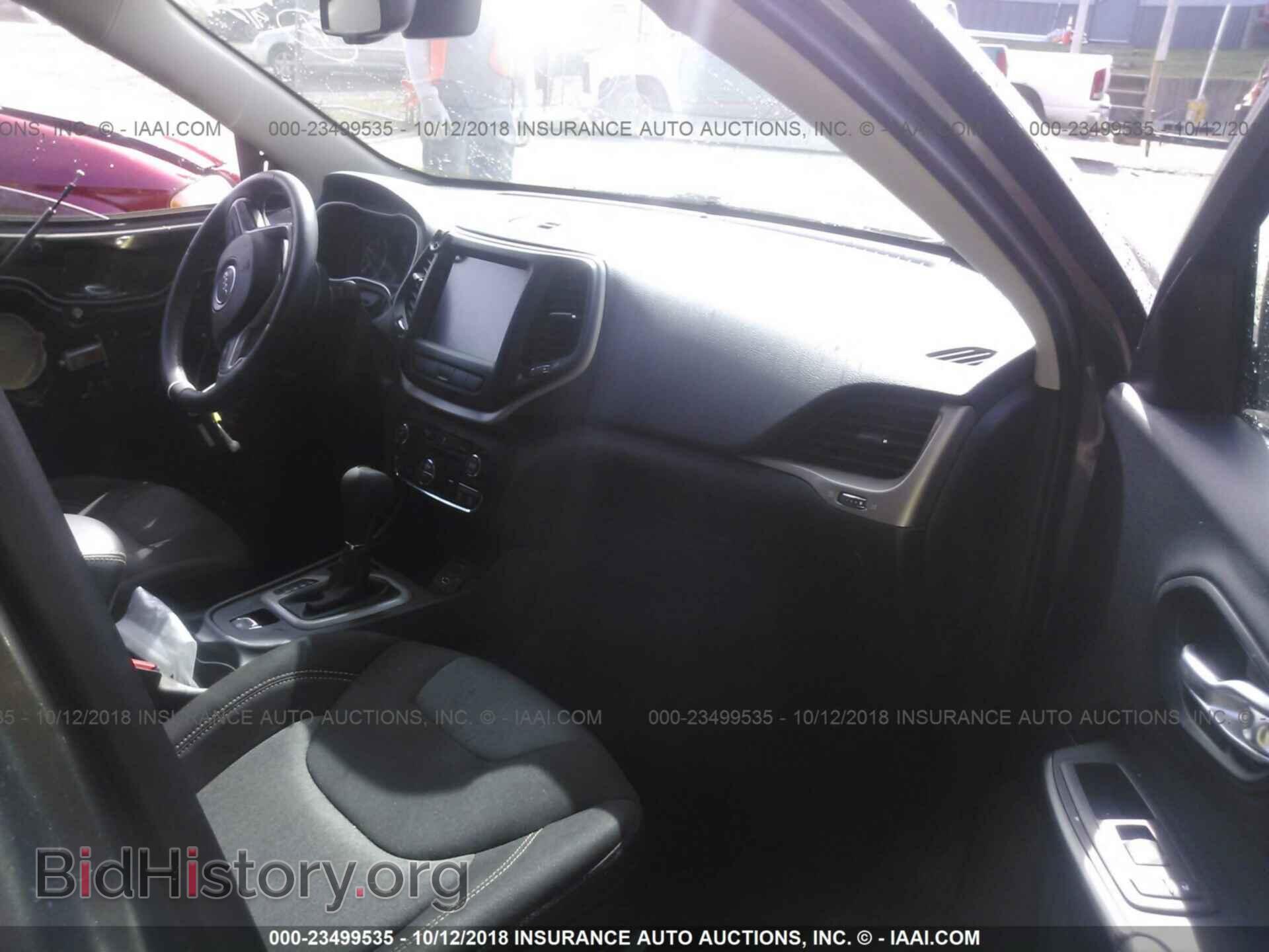 2014 Jeep Cherokee - VIN: 1C4PJLCS1EW262155 - Photo 5