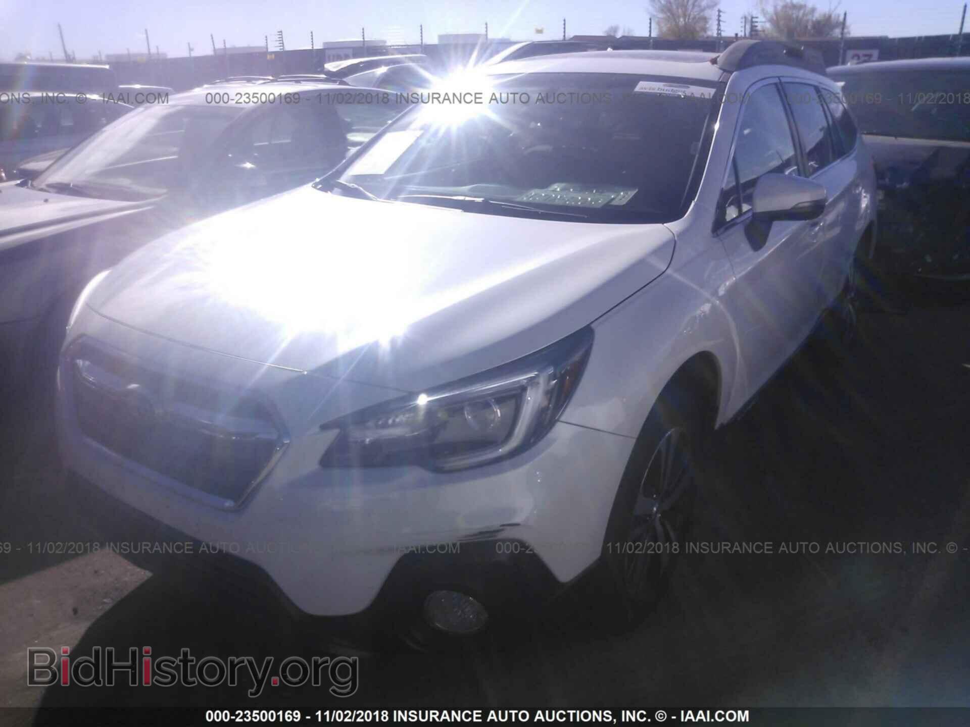 2018 Subaru Outback - VIN: 4S4BSANC3J3355980 - Фото 2
