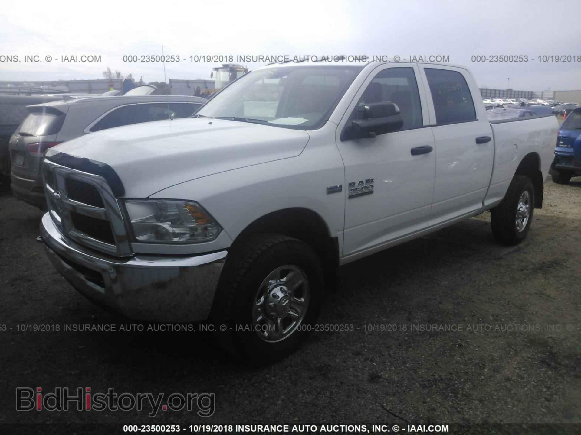 2017 Ram 3500 - VIN: 3C63R3CJ0HG666332 - Фото 2