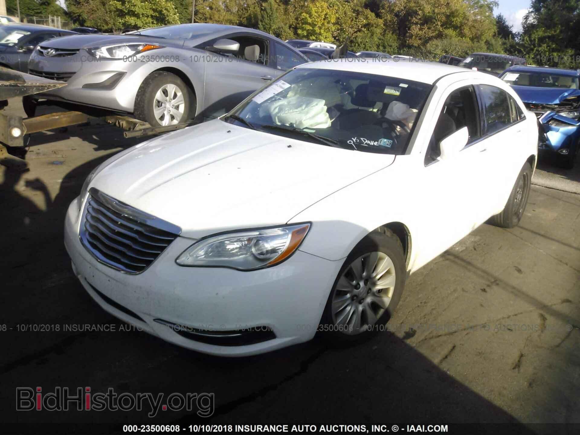 2013 Chrysler 200 - VIN: 1C3CCBAB0DN606413 - Photo 2