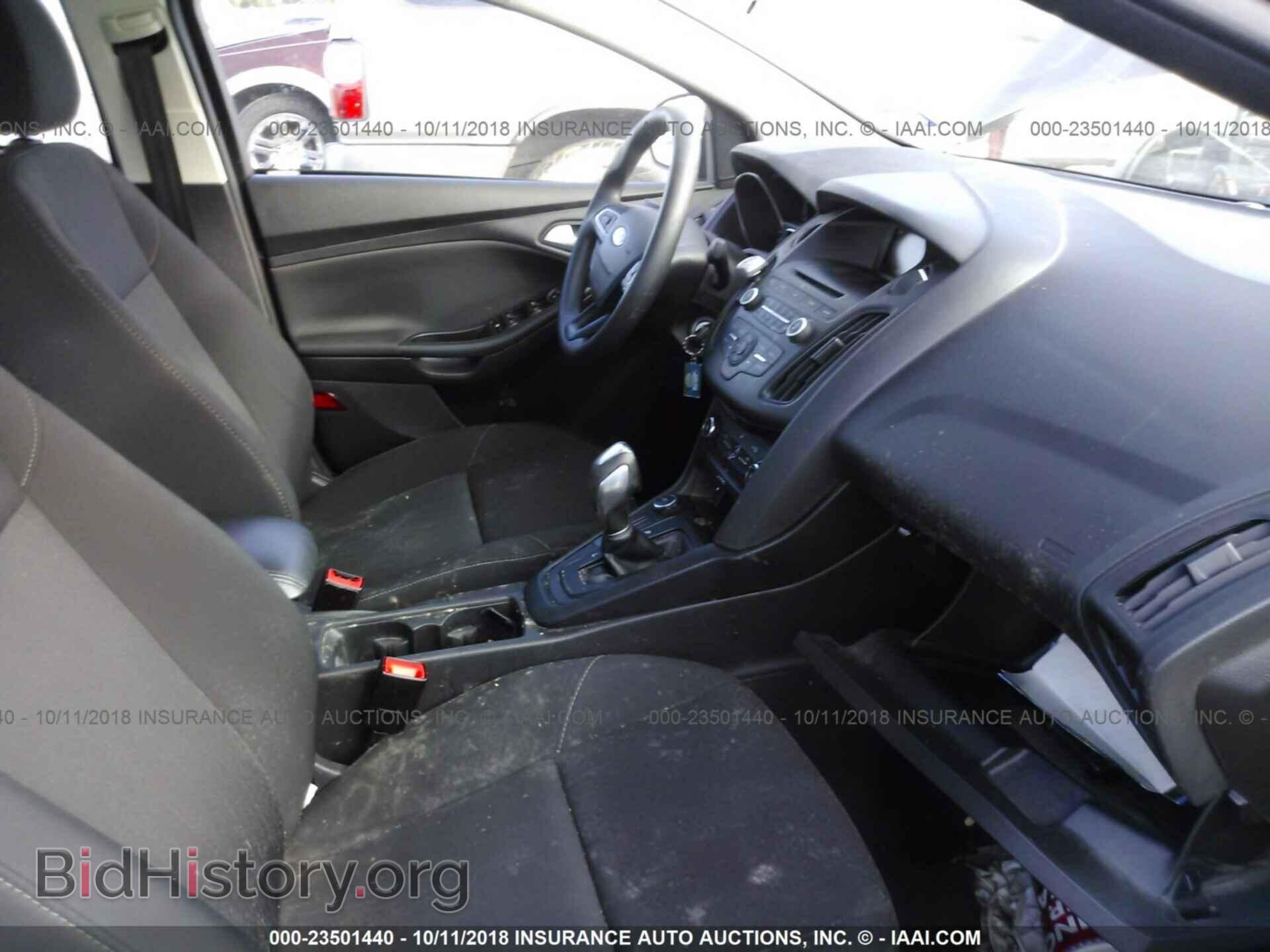 2016 Ford Focus - VIN: 1FADP3F21GL391102 - Photo 5