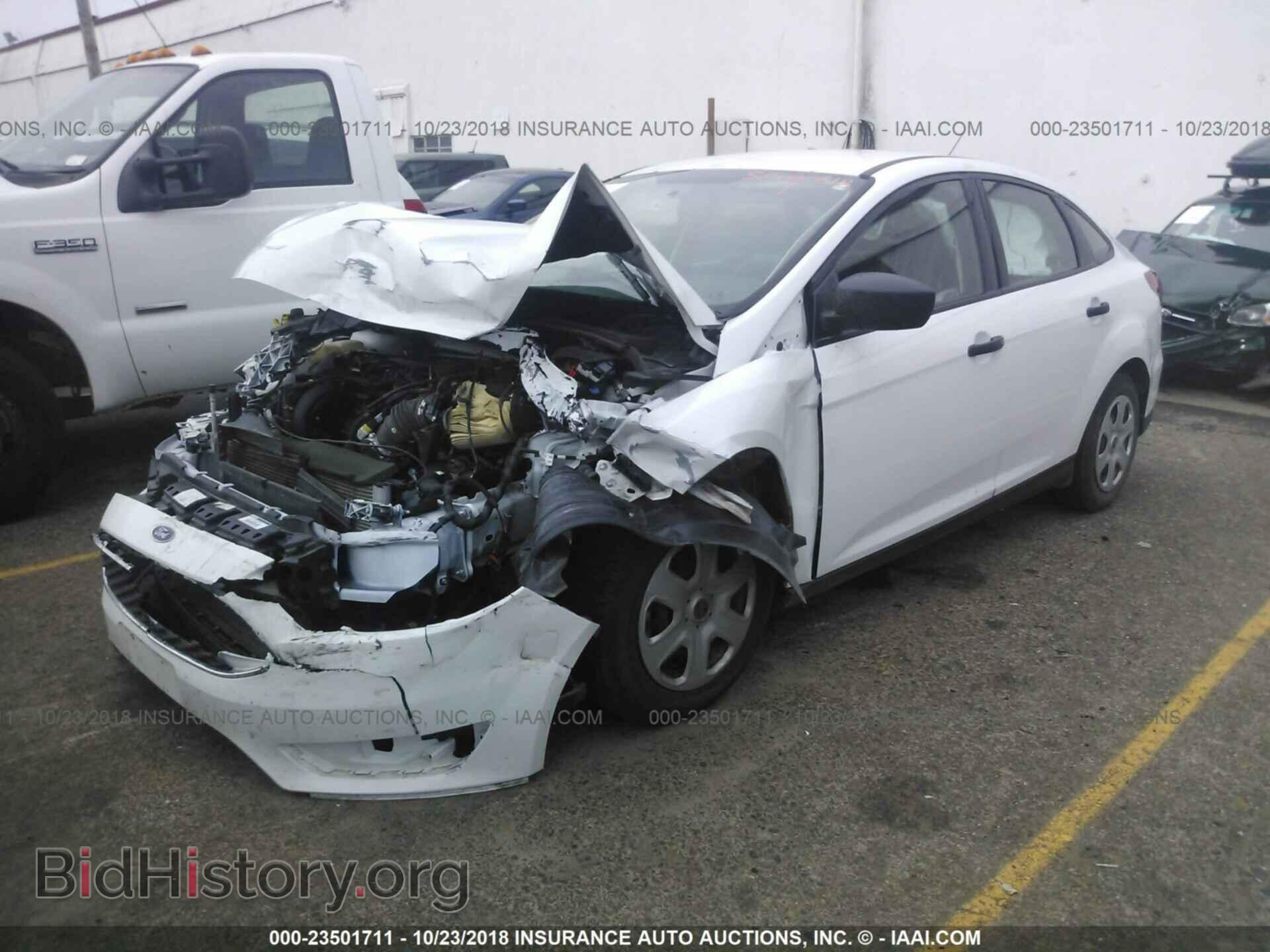 2015 Ford Focus - VIN: 1FADP3E22FL370145 - Фото 2