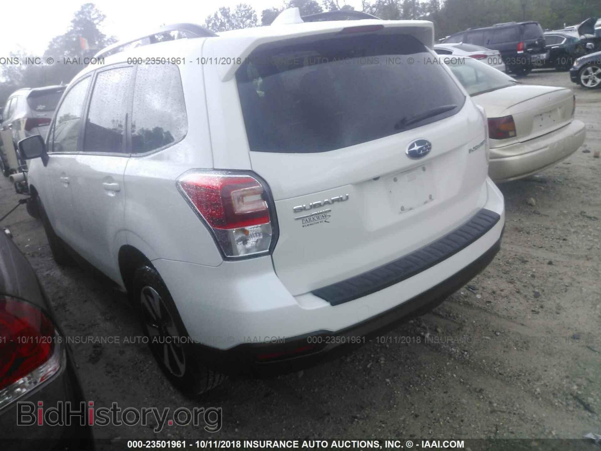 2018 Subaru Forester - VIN: JF2SJAGC8JH478778 - Фото 3