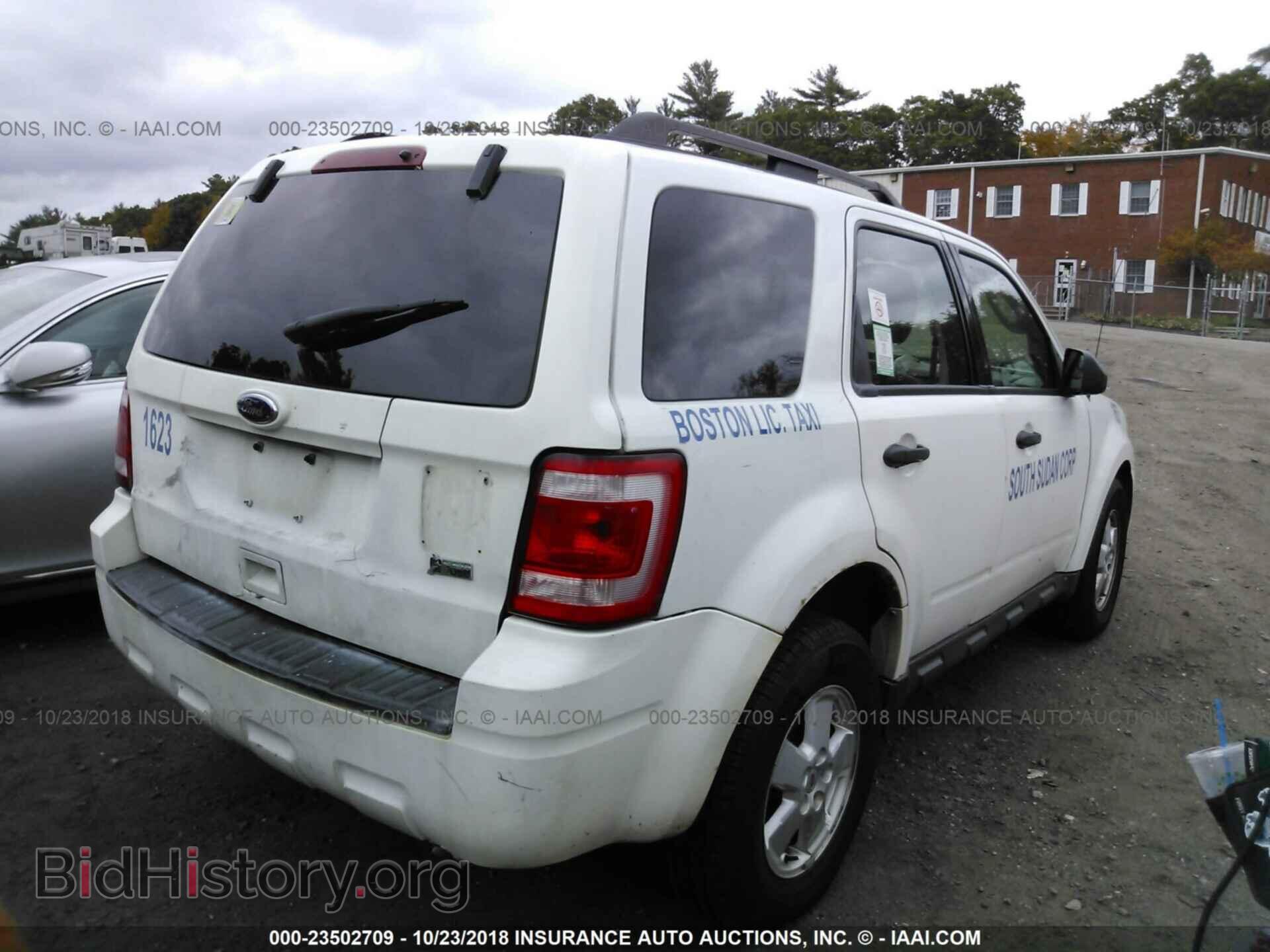 2011 Ford Escape - VIN: 1FMCU9DG2BKA45084 - Photo 4