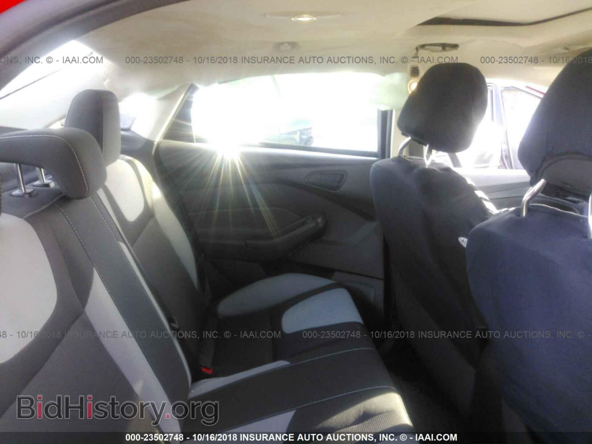 2012 Ford Focus - VIN: 1FAHP3F27CL362103 - Photo 8
