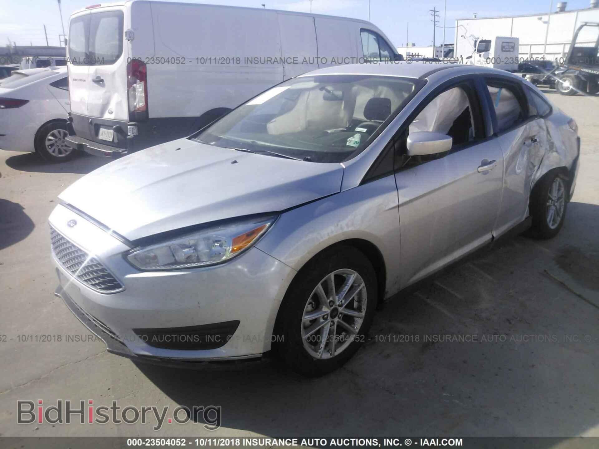 2018 Ford Focus - VIN: 1FADP3F26JL324356 - Фото 2