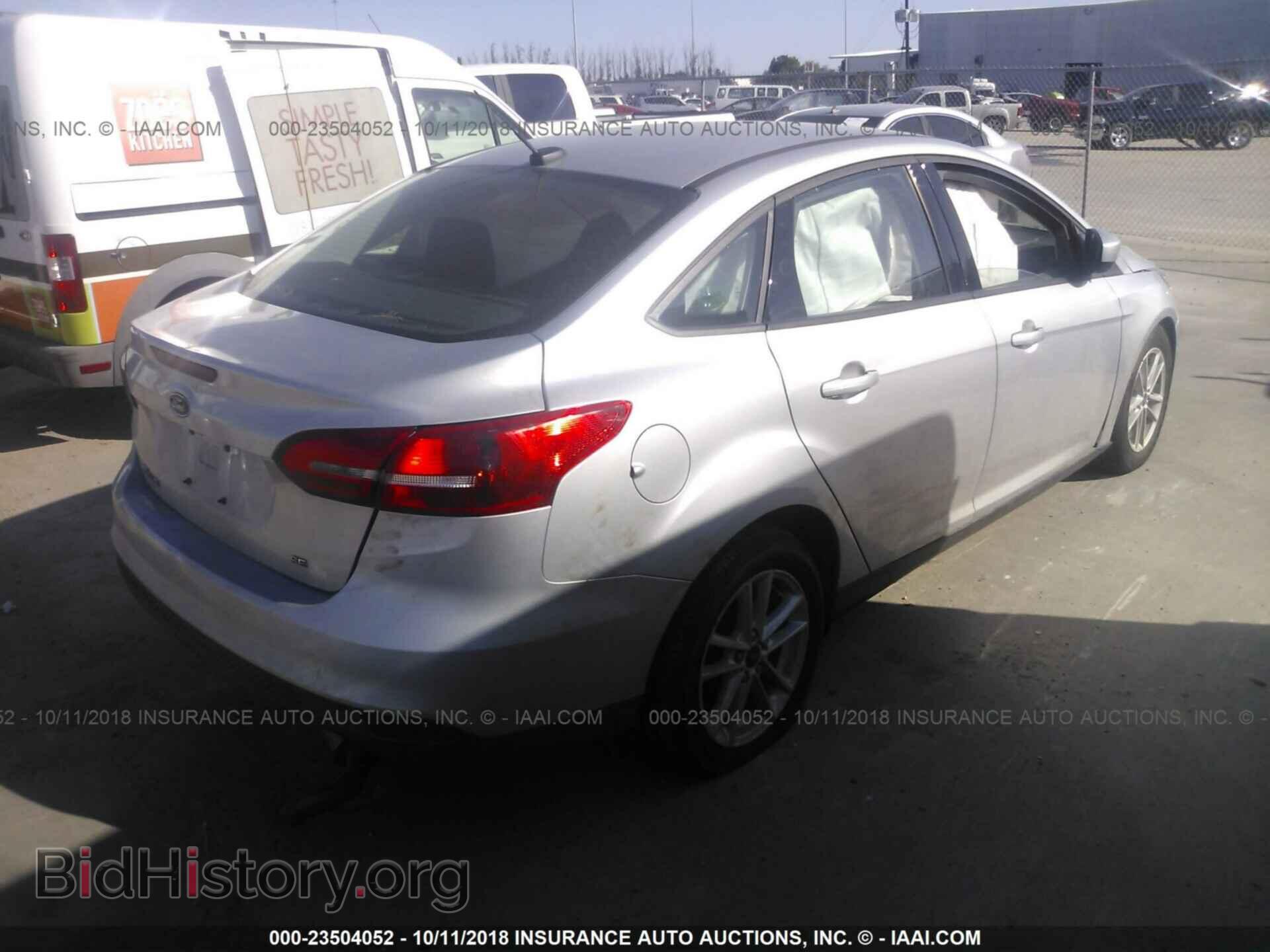 2018 Ford Focus - VIN: 1FADP3F26JL324356 - Фото 4