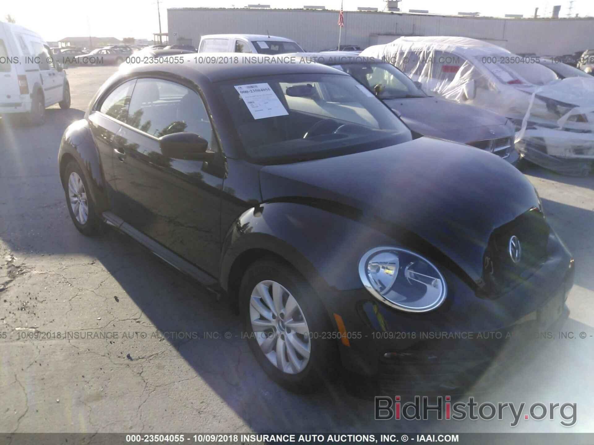 Photo 3VWFD7AT0JM720944 - Volkswagen Beetle 2018