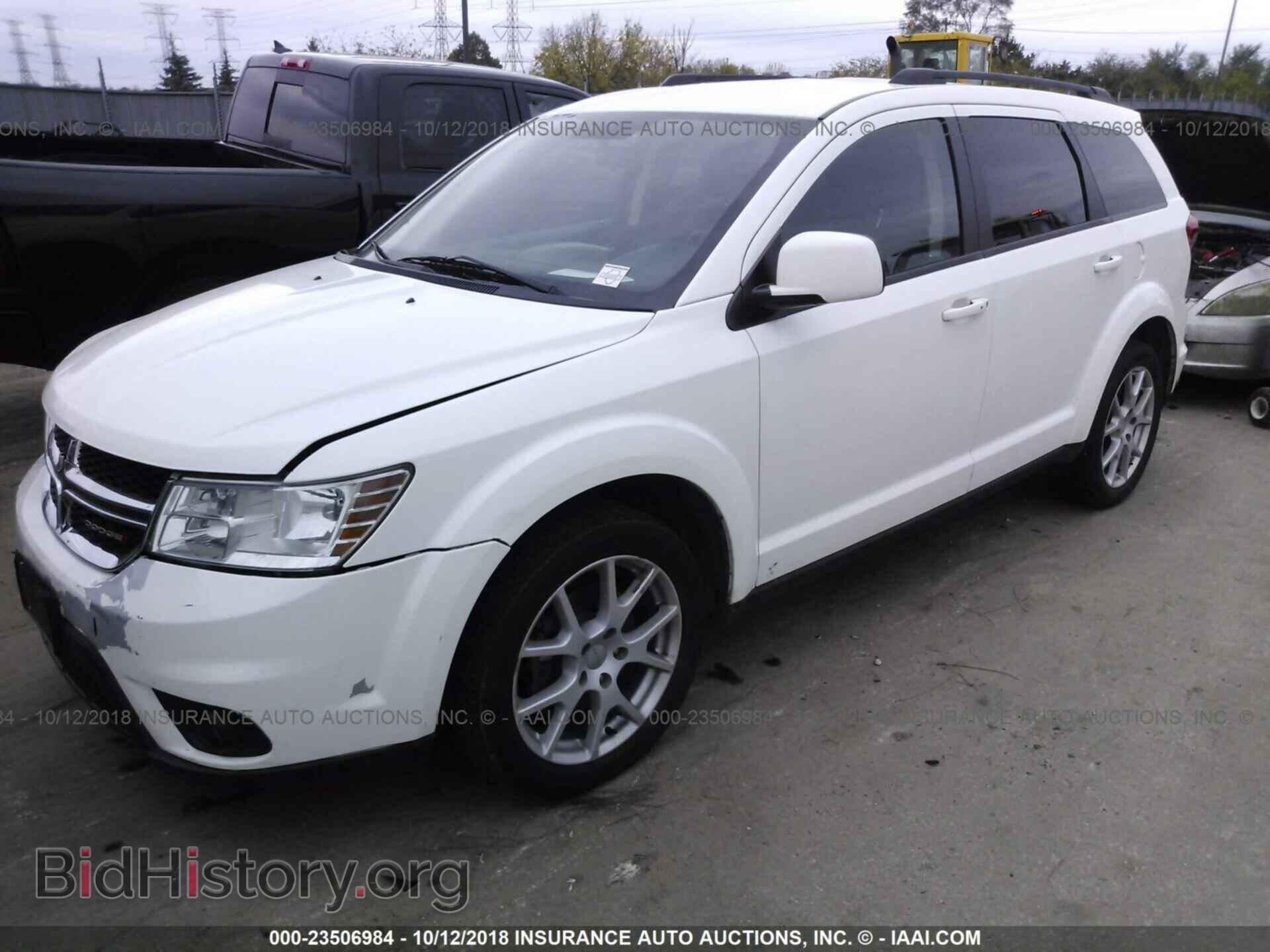 2014 Dodge Journey - VIN: 3C4PDDBG5ET309185 - Photo 2