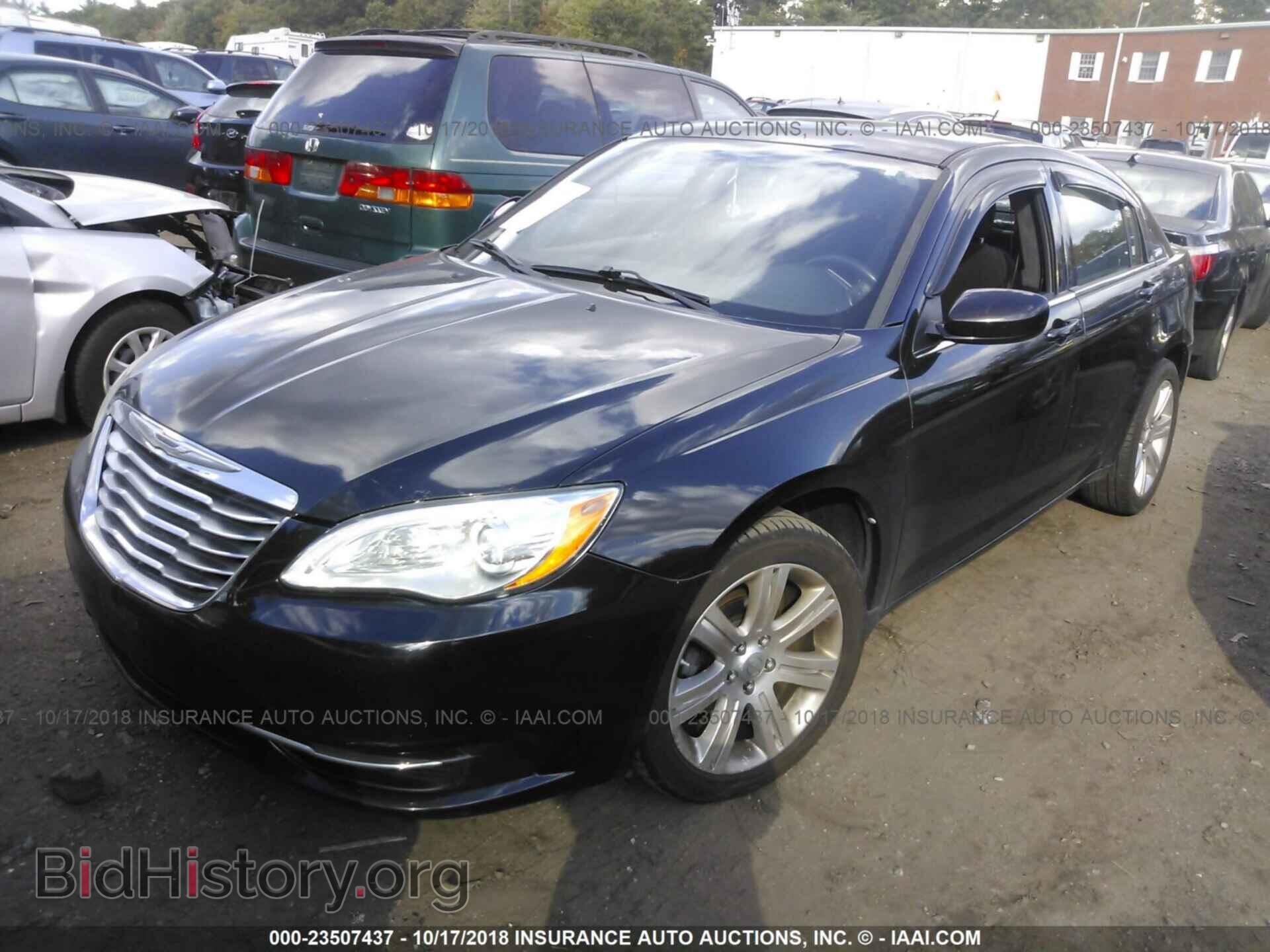 2013 Chrysler 200 - VIN: 1C3CCBBB8DN695761 - Photo 2