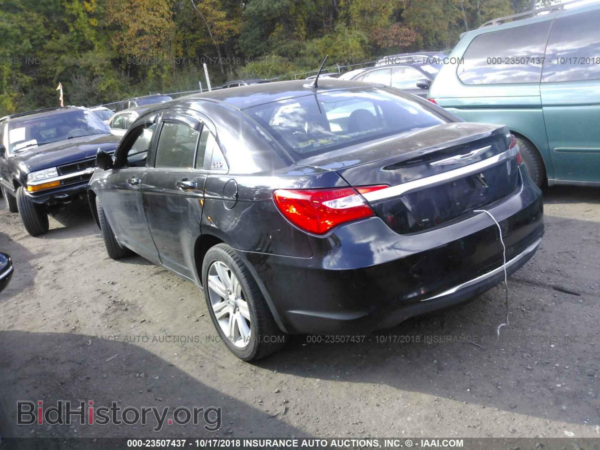 2013 Chrysler 200 - VIN: 1C3CCBBB8DN695761 - Photo 3