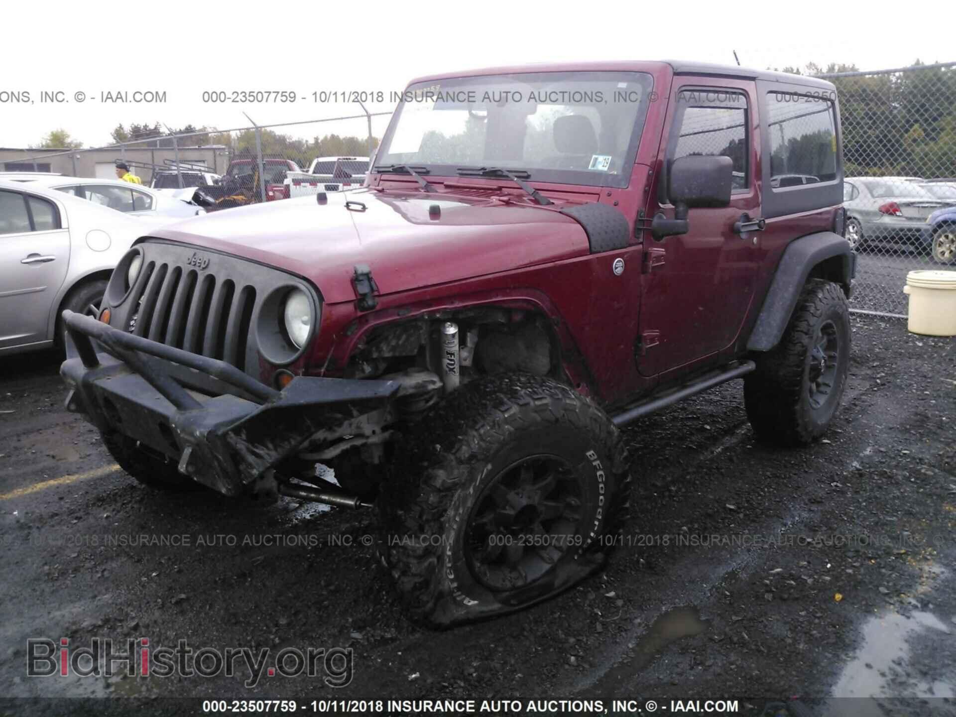 2012 Jeep Wrangler - VIN: 1C4AJWAG3CL285697 - Фото 2