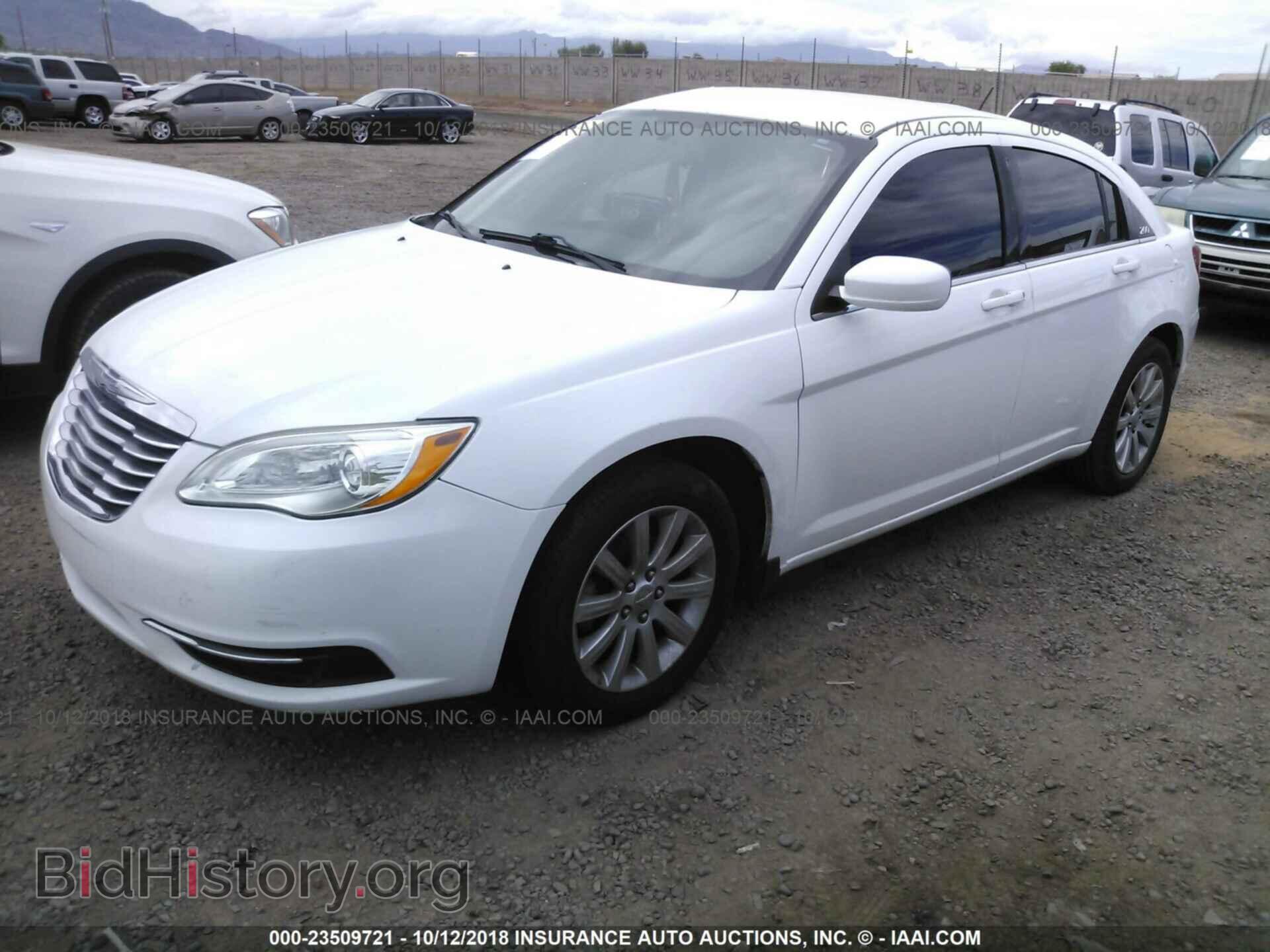 2011 Chrysler 200 - VIN: 1C3BC1FB4BN570995 - Photo 2