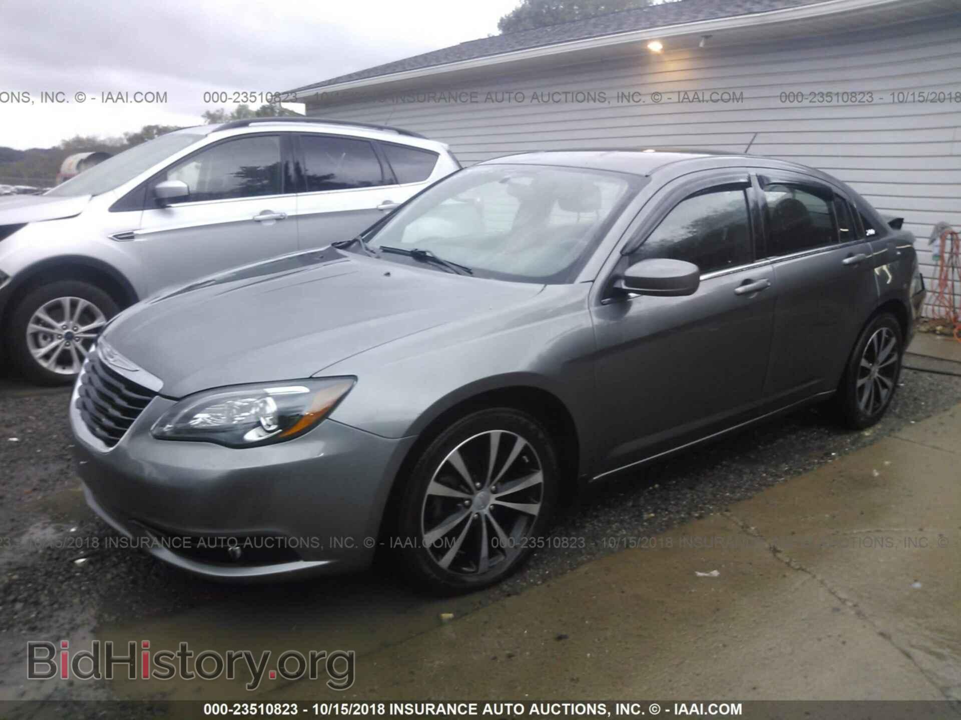 2012 Chrysler 200 - VIN: 1C3CCBBG7CN250213 - Фото 2