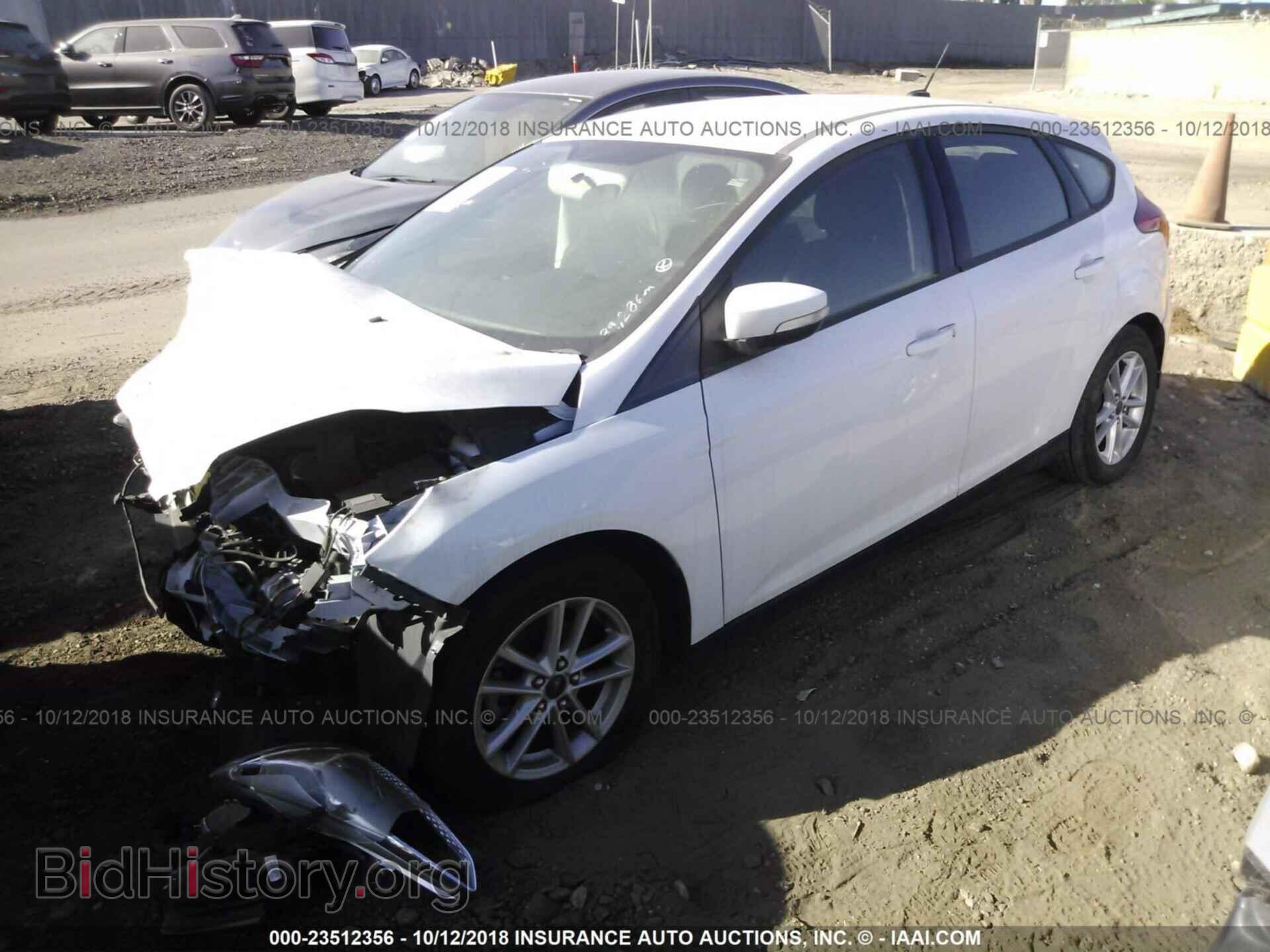 2015 Ford Focus - VIN: 1FADP3K22FL256232 - Photo 2