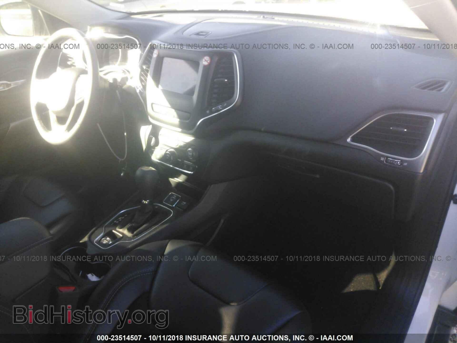 2019 Jeep Cherokee - VIN: 1C4PJLLBXKD184725 - Photo 5