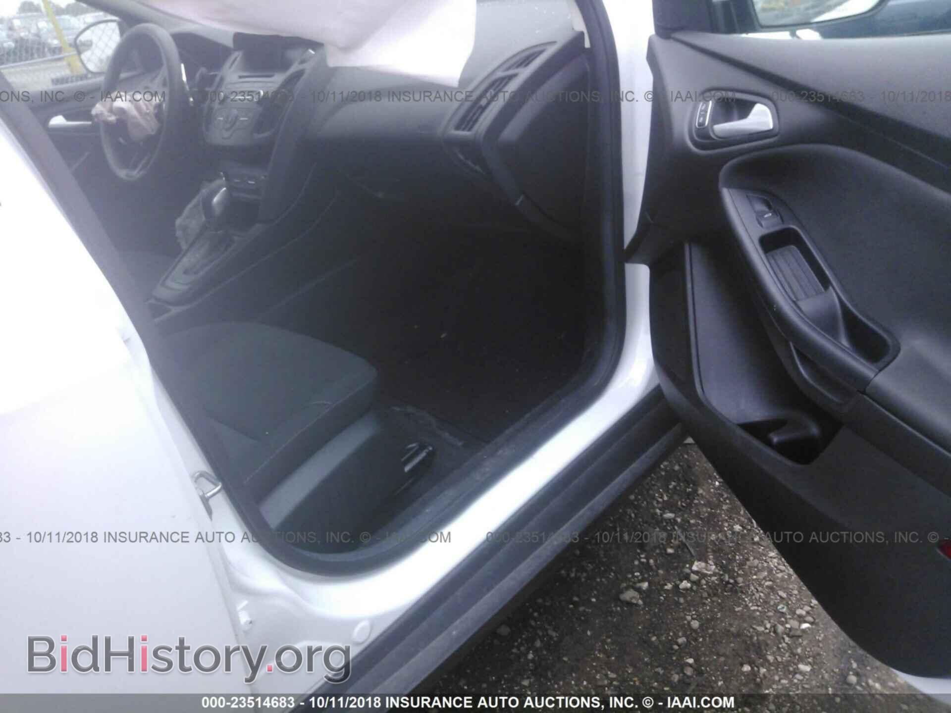 2017 Ford Focus - VIN: 1FADP3F23HL272517 - Photo 5