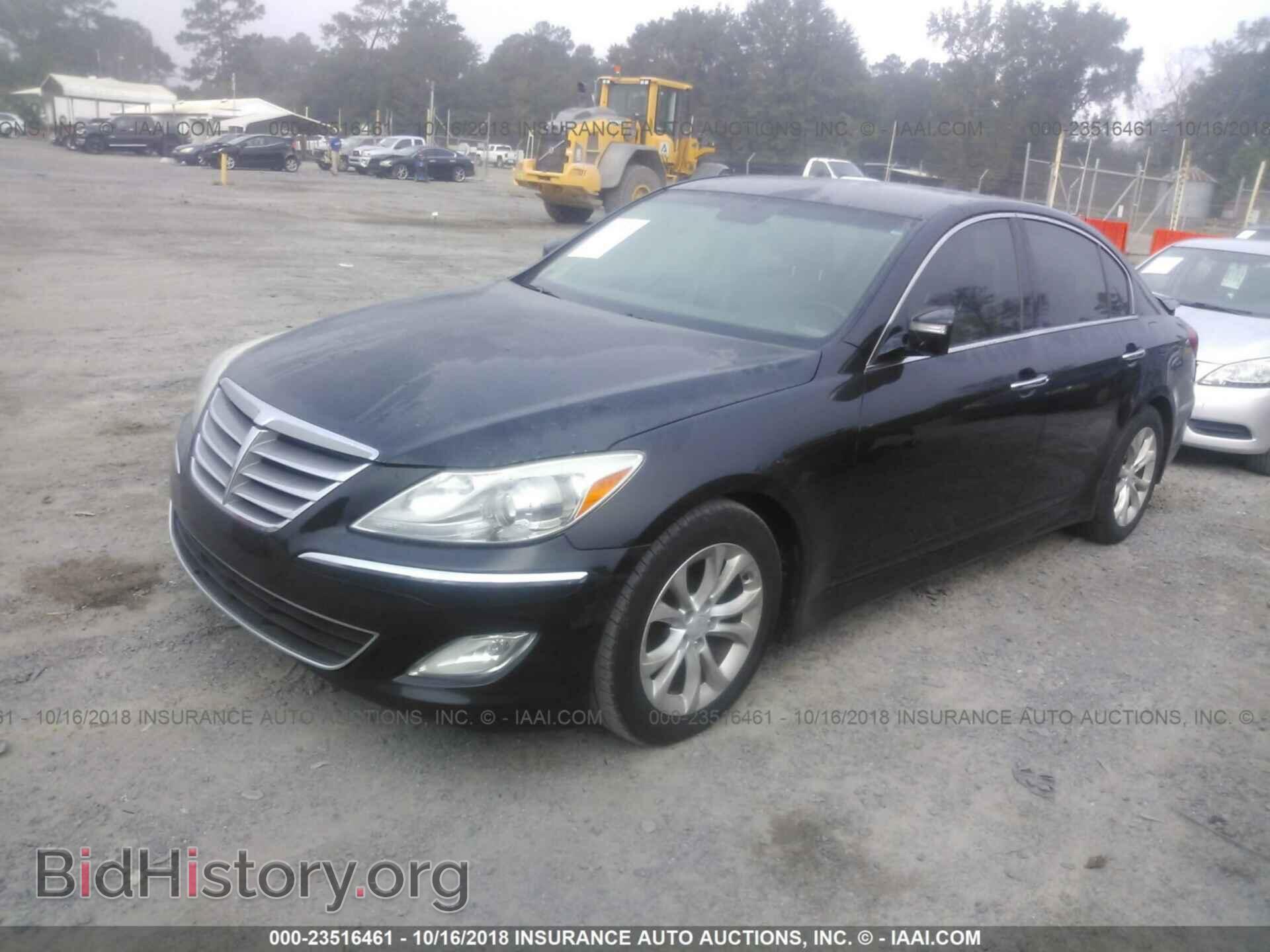2012 Hyundai Genesis - VIN: KMHGC4DD5CU155159 - Фото 2