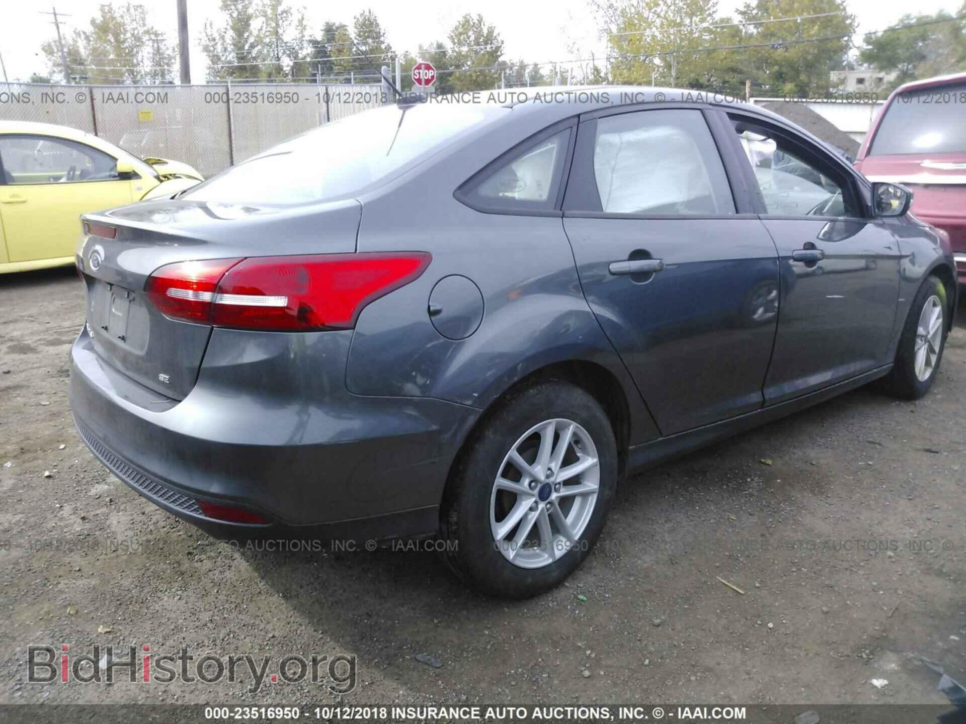2017 Ford Focus - VIN: 1FADP3F26HL307132 - Photo 4