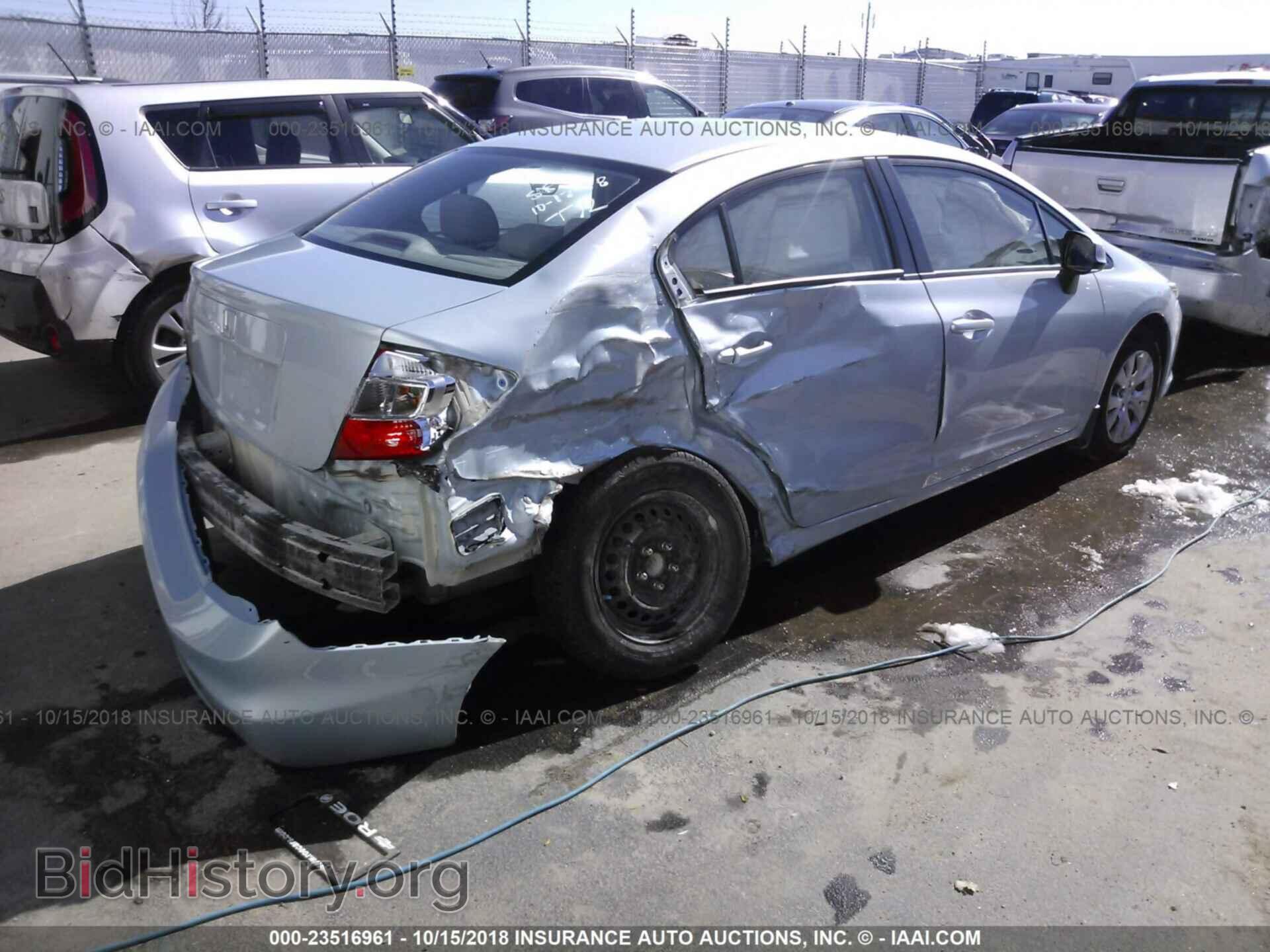 2012 Honda Civic - VIN: 2HGFB2F58CH541981 - Photo 4