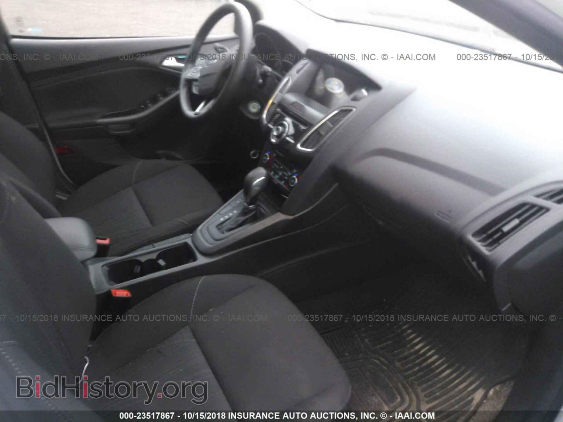 2017 Ford Focus - VIN: 1FADP3M28HL340040 - Photo 5