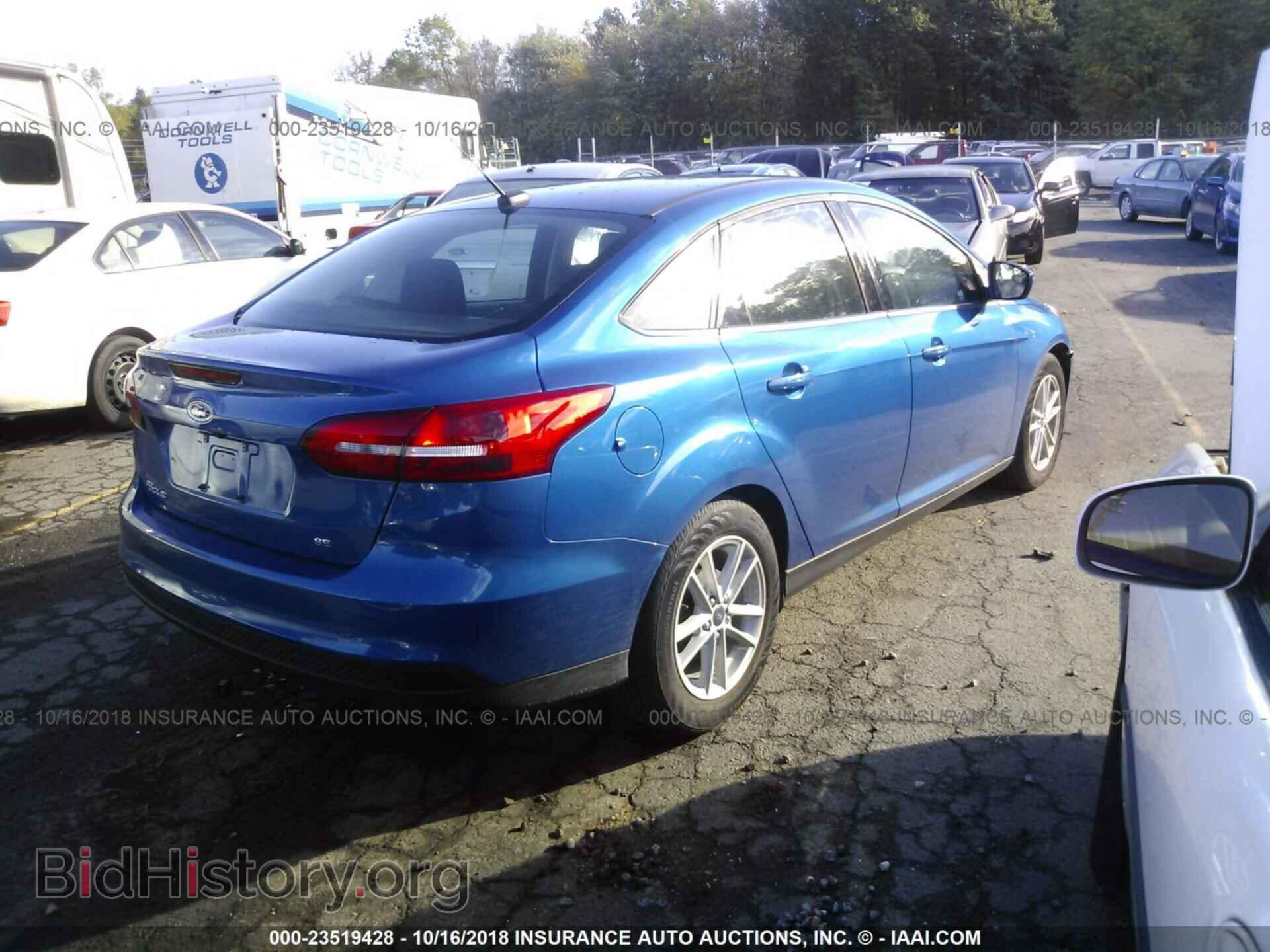 2018 Ford Focus - VIN: 1FADP3F22JL262356 - Photo 4