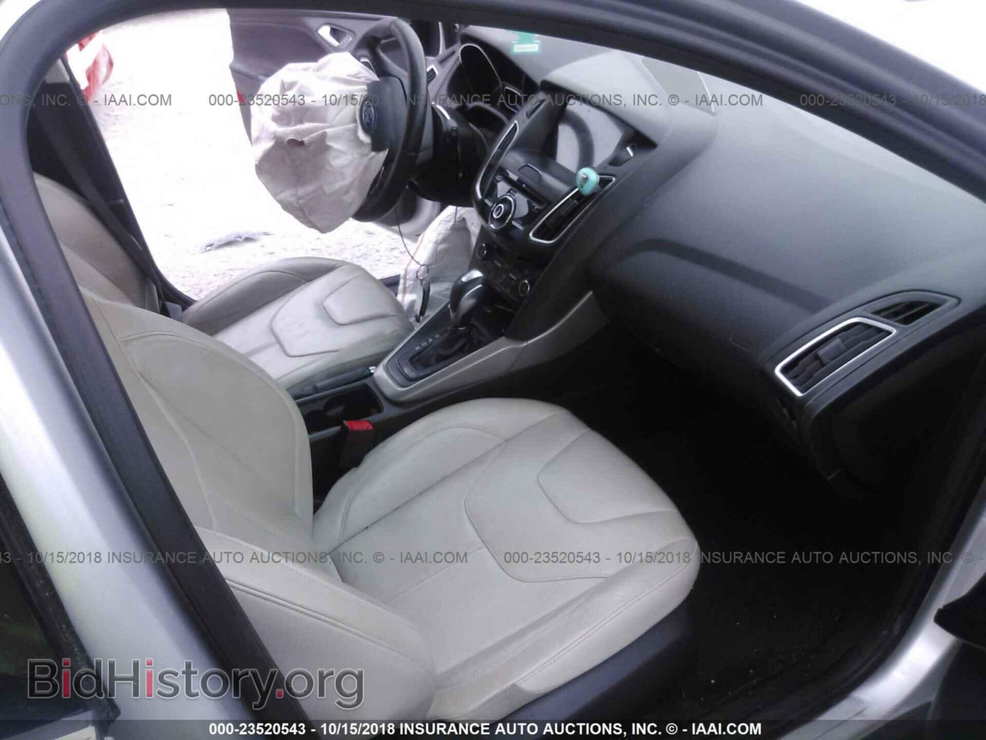 2016 Ford Focus - VIN: 1FADP3N28GL298885 - Photo 5