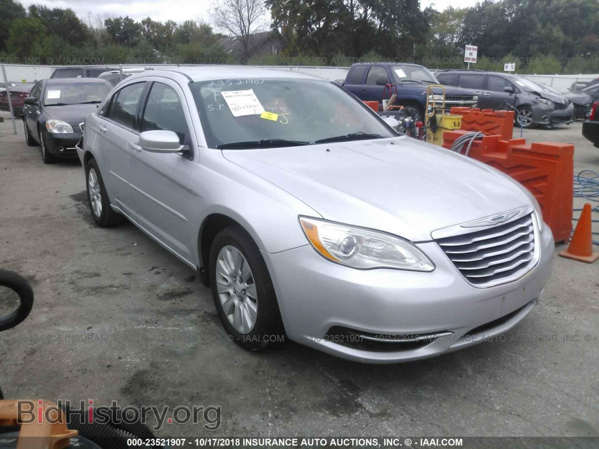 Photo 1C3BC4FB1BN558028 - Chrysler 200 2011