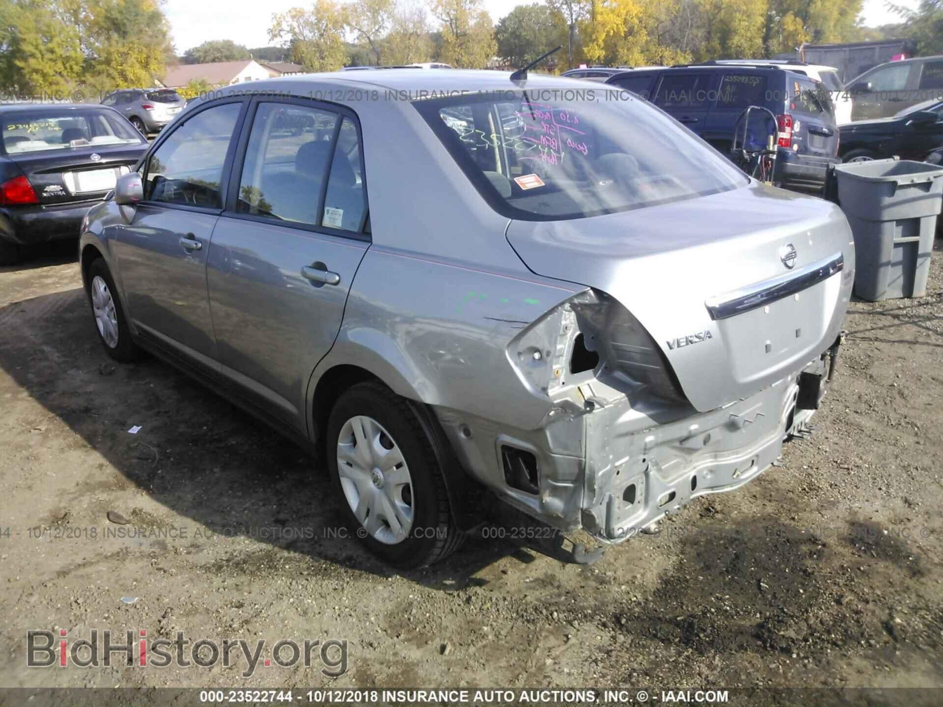2011 Nissan Versa - VIN: 3N1BC1AP6BL464176 - Фото 3