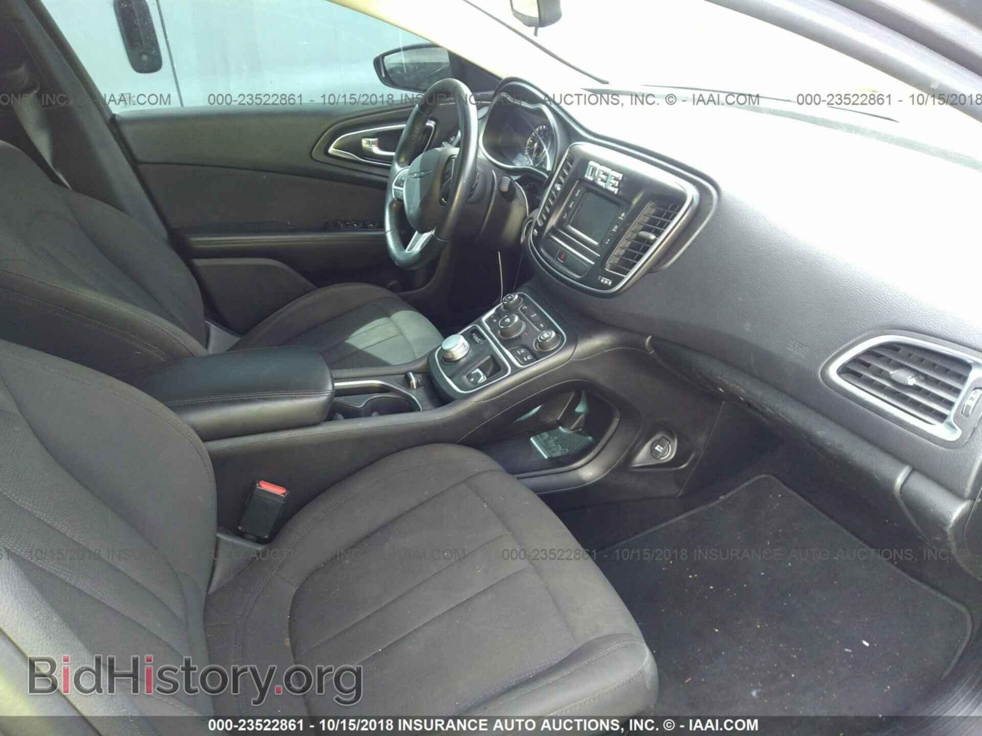 2016 Chrysler 200 - VIN: 1C3CCCAB5GN127639 - Photo 5