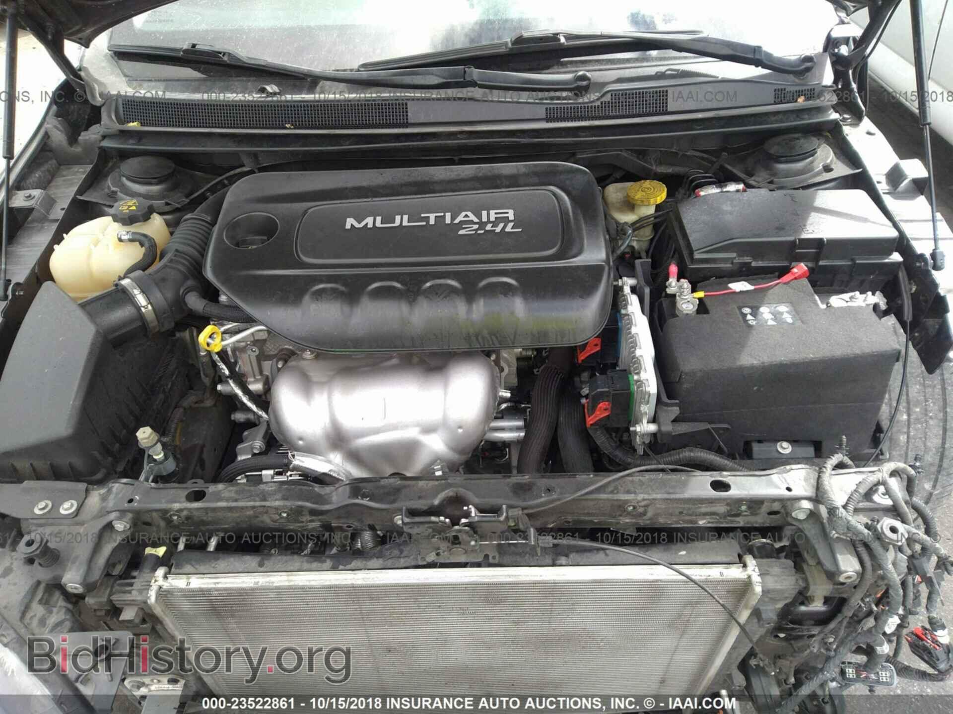 2016 Chrysler 200 - VIN: 1C3CCCAB5GN127639 - Photo 10