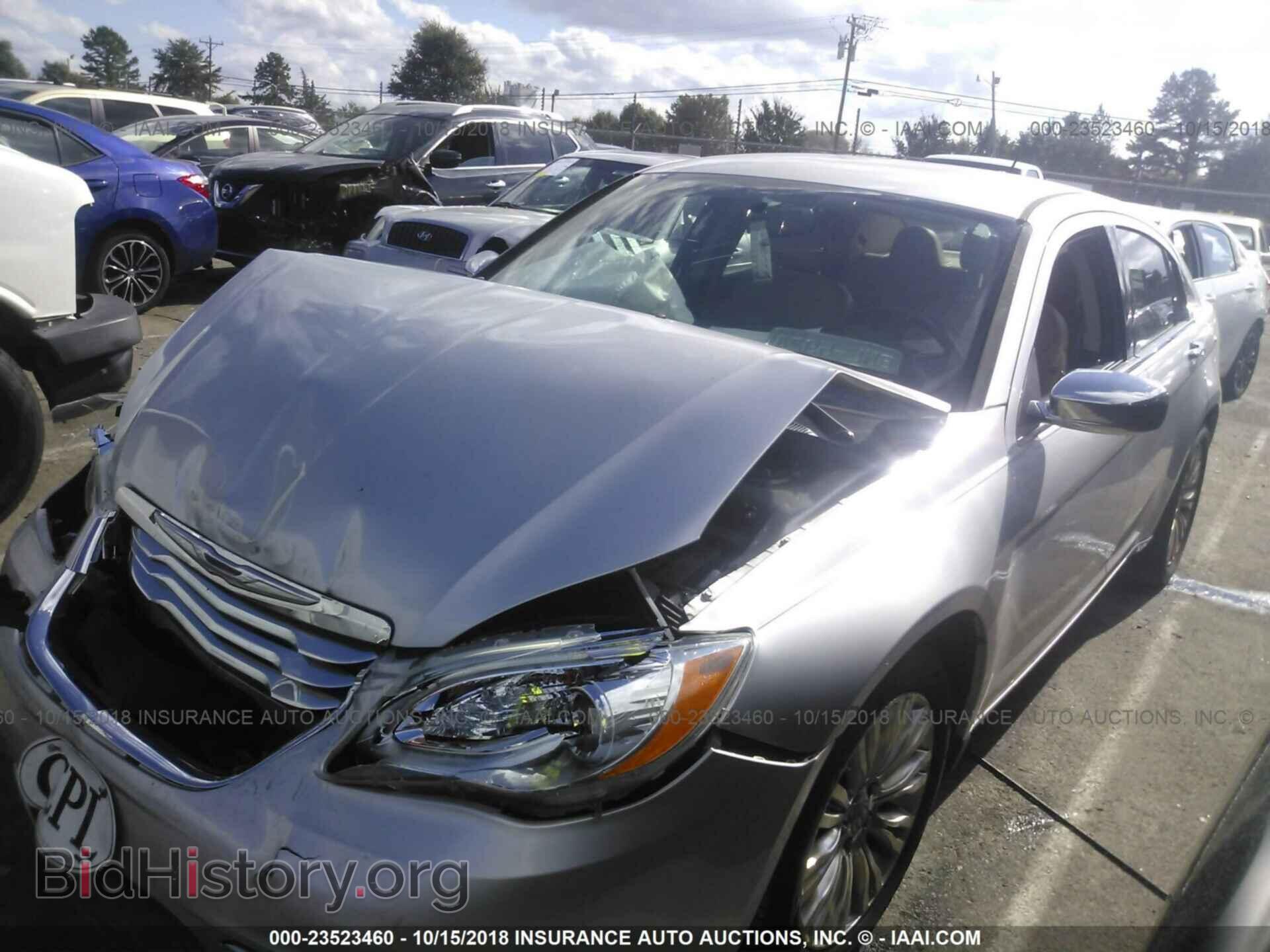 2011 Chrysler 200 - VIN: 1C3BC2FG3BN568995 - Фото 2