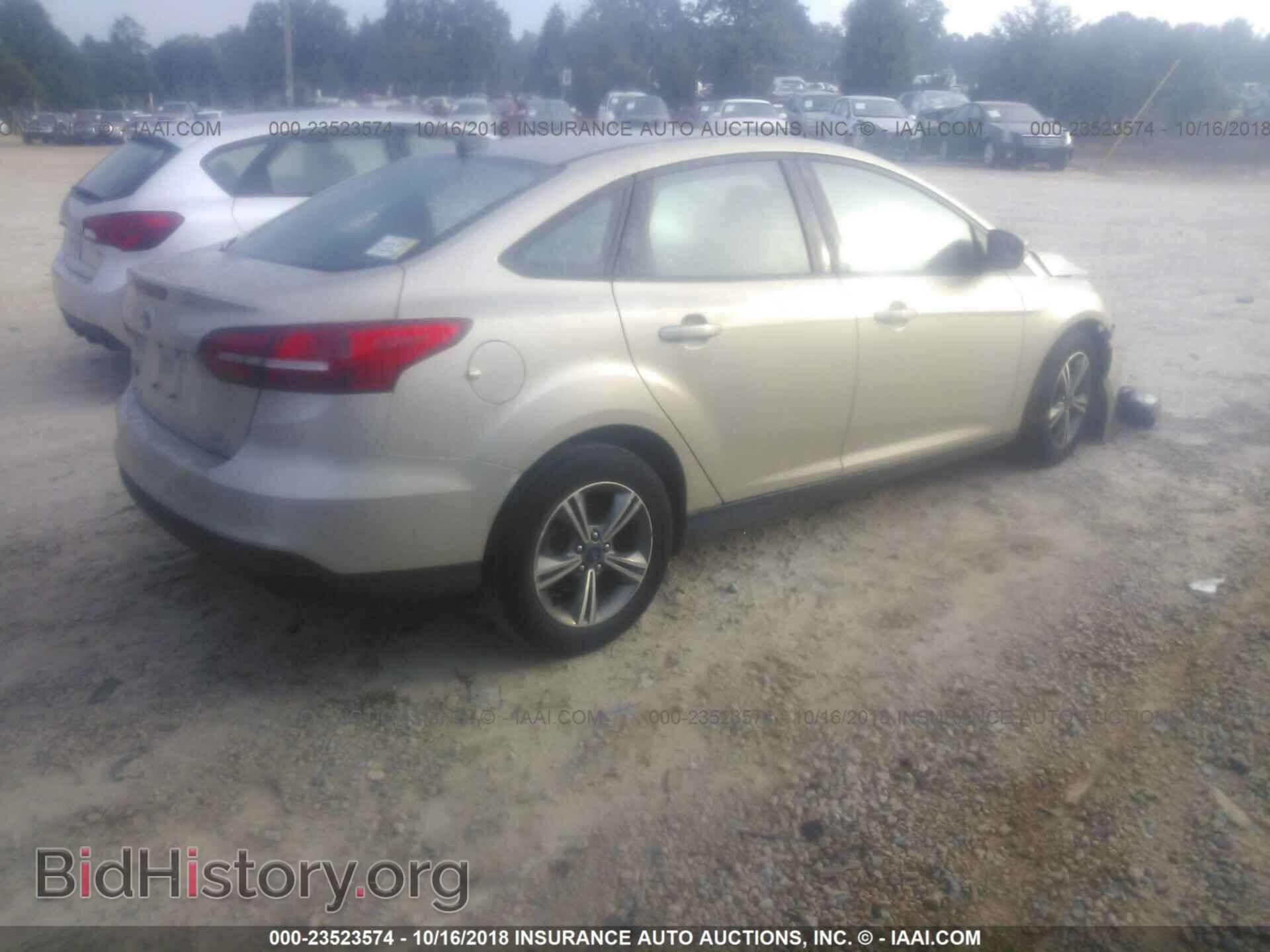 2017 Ford Focus - VIN: 1FADP3FE2HL306974 - Photo 4