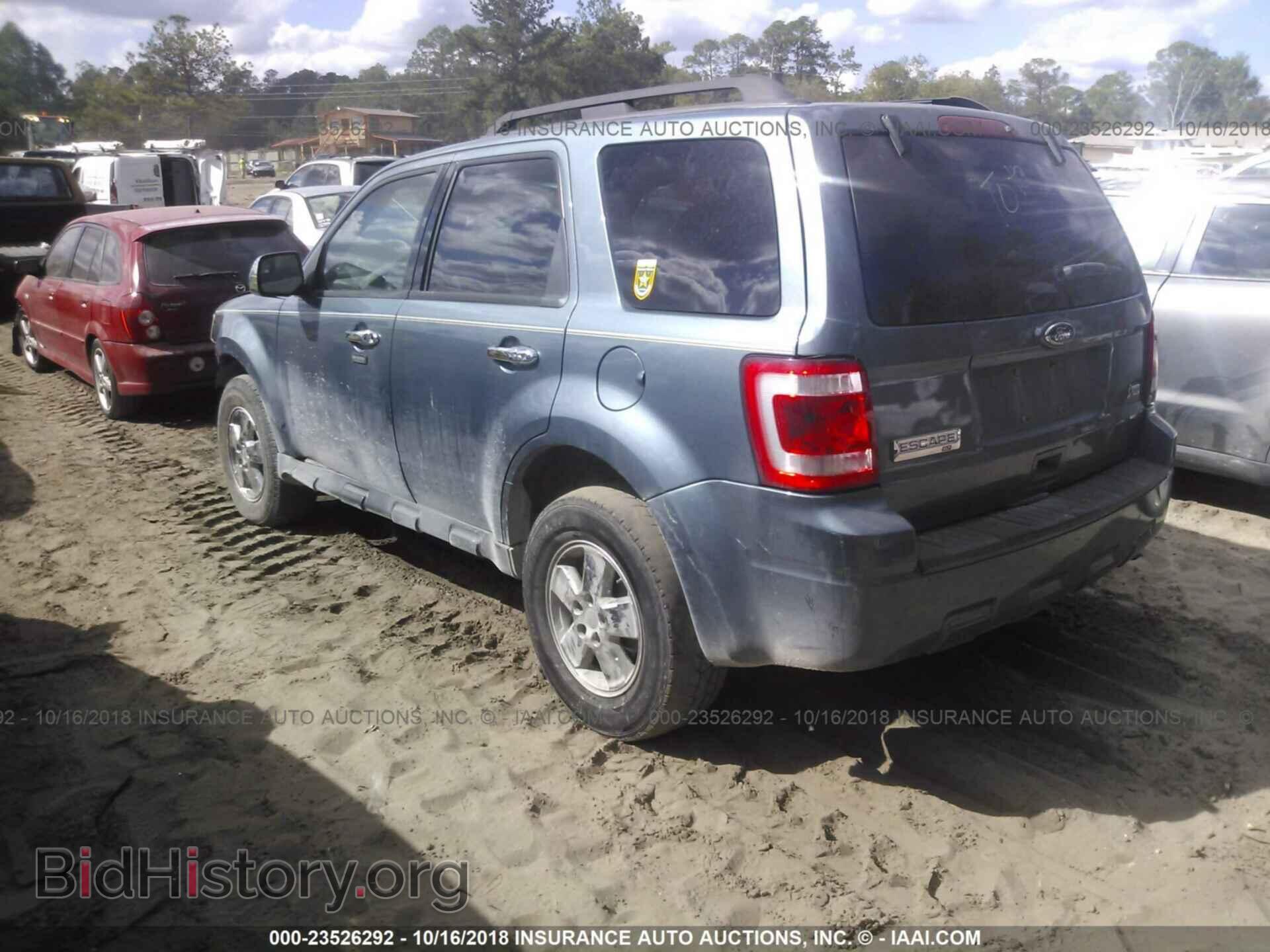 2011 Ford Escape - VIN: 1FMCU0DG0BKB88272 - Photo 3