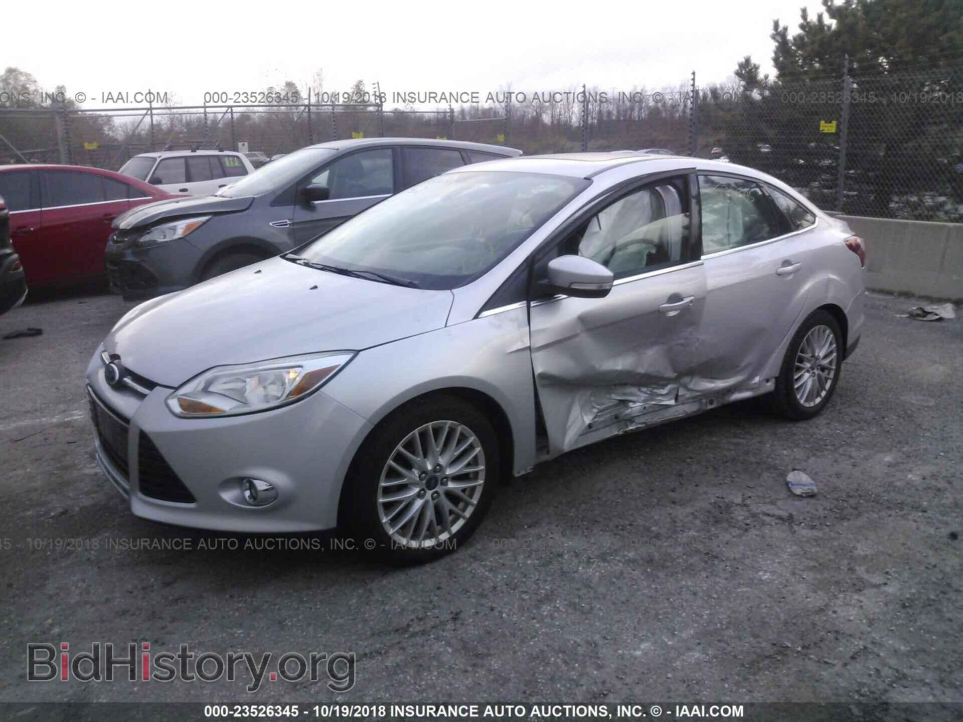 2012 Ford Focus - VIN: 1FAHP3H29CL437557 - Photo 2