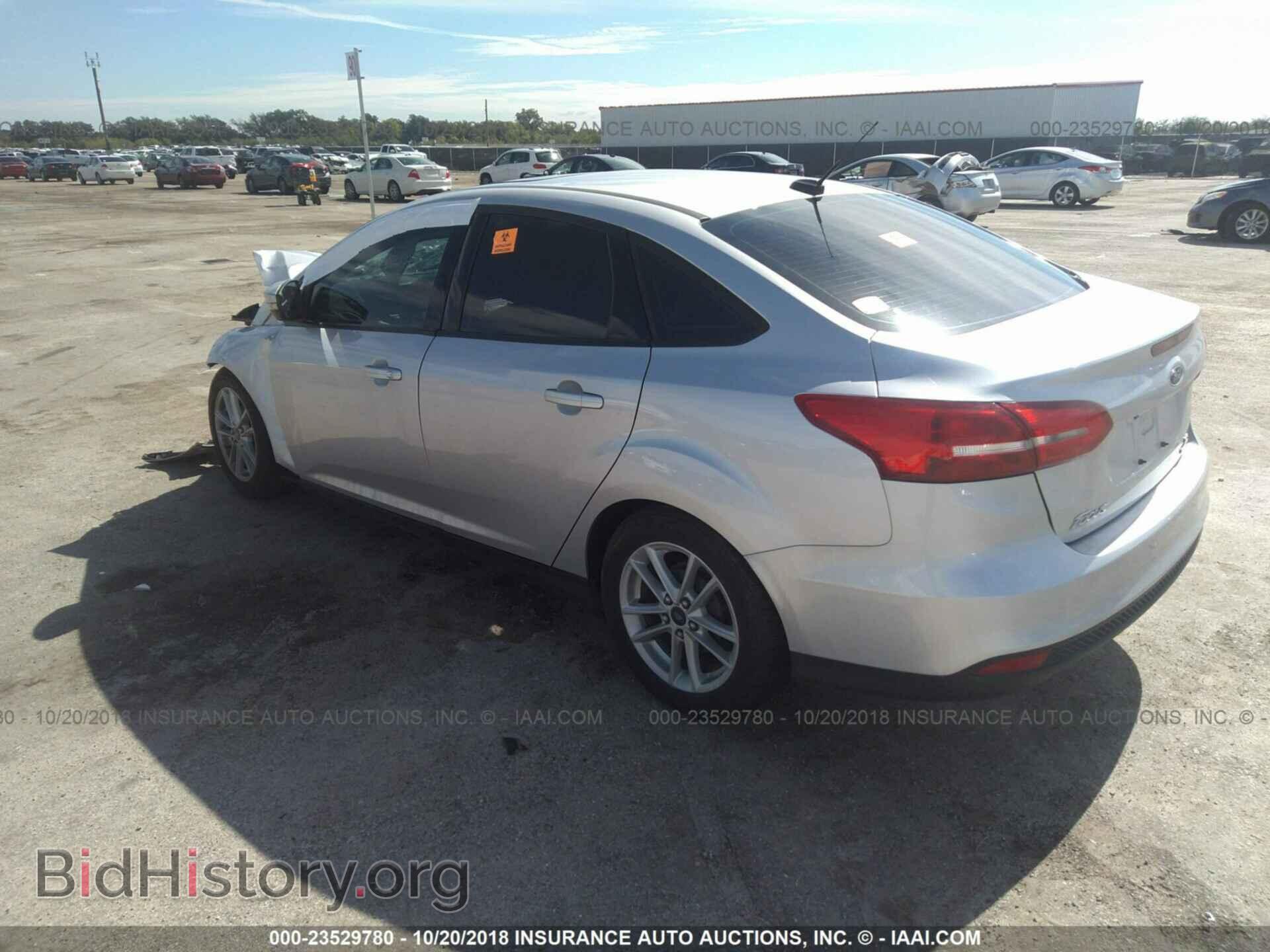 2015 Ford Focus - VIN: 1FADP3F21FL206772 - Photo 3