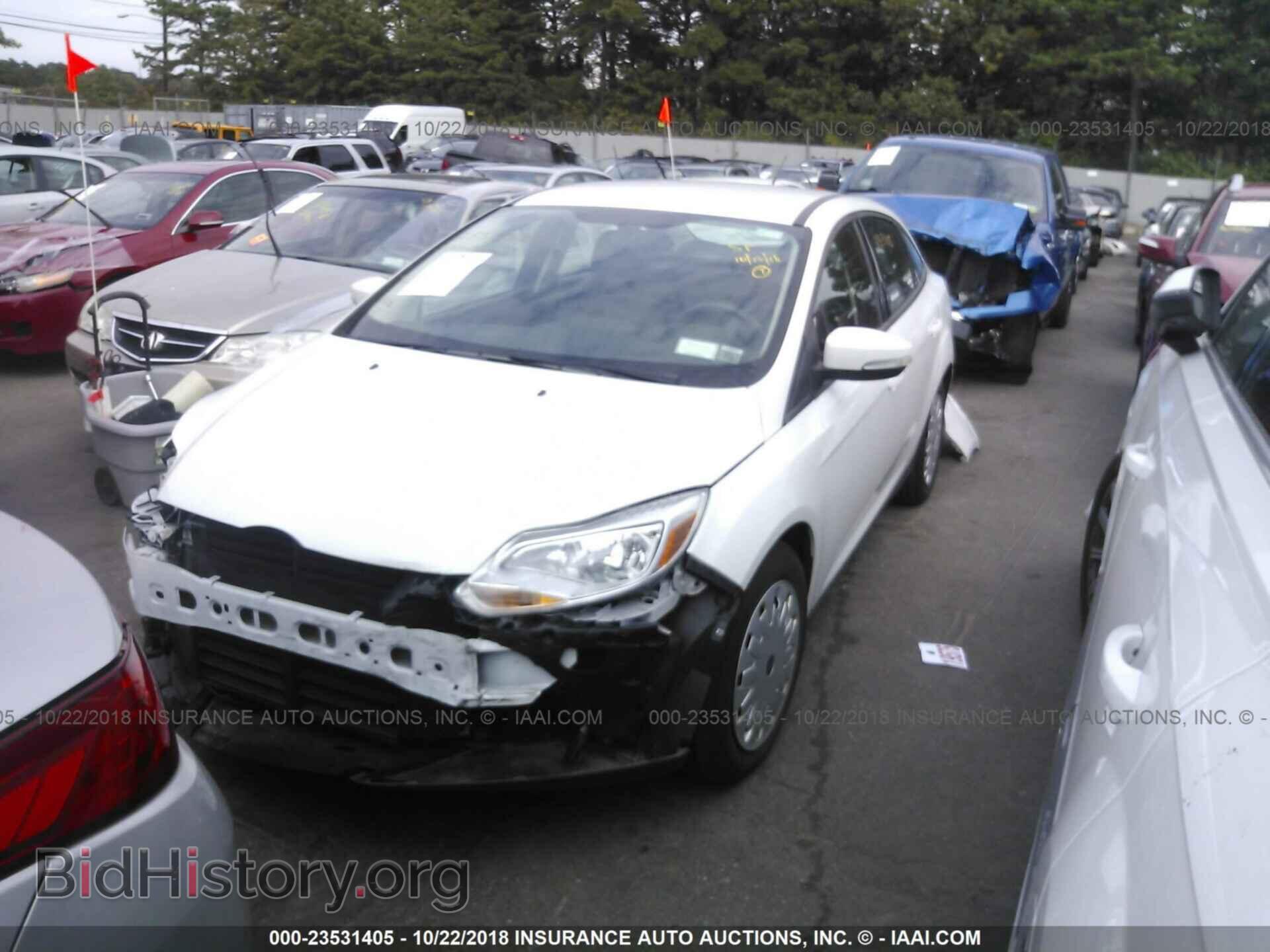2013 Ford Focus - VIN: 1FADP3F28DL103734 - Фото 2