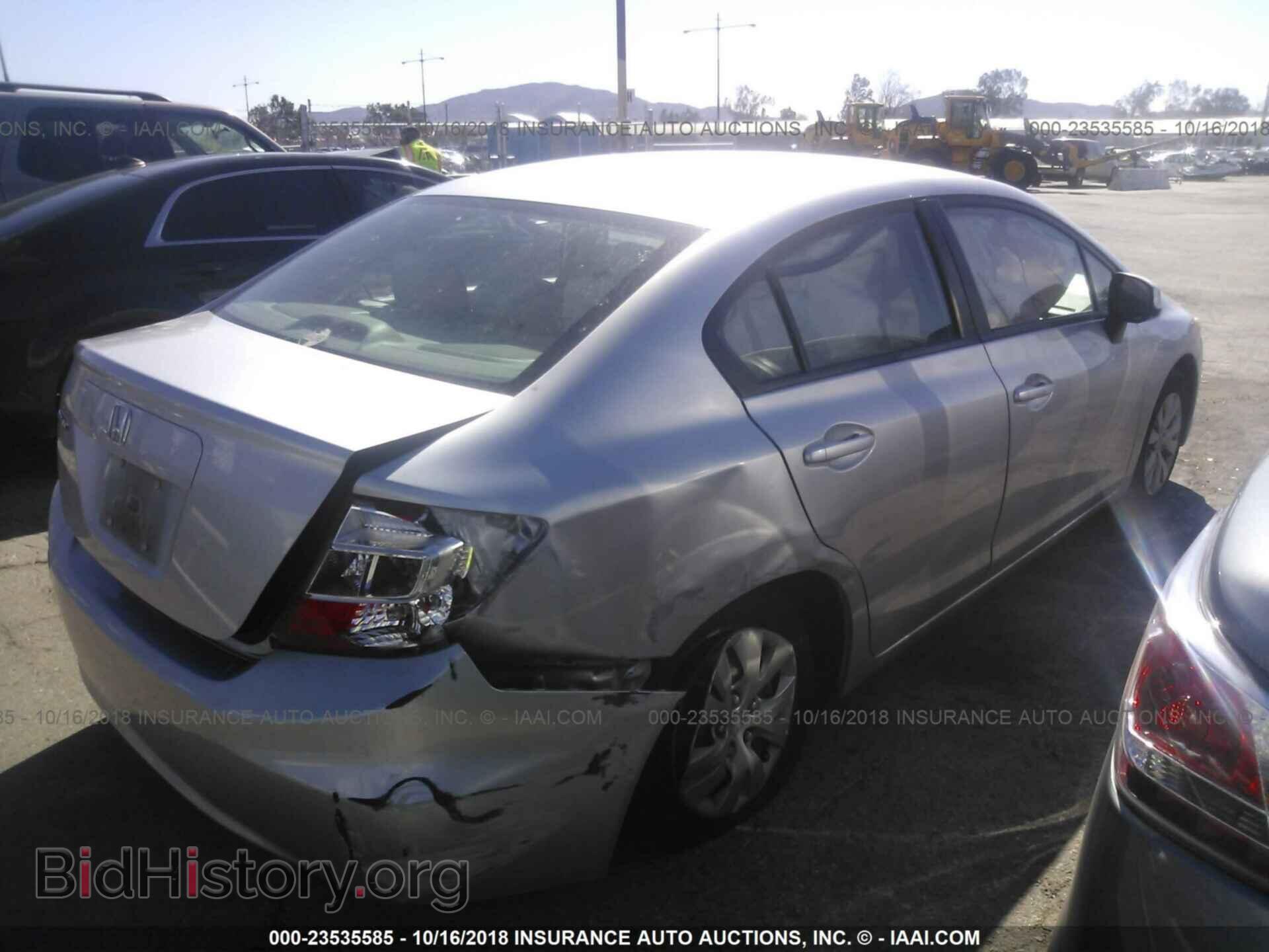 2012 Honda Civic - VIN: 19XFB2F57CE391839 - Фото 4