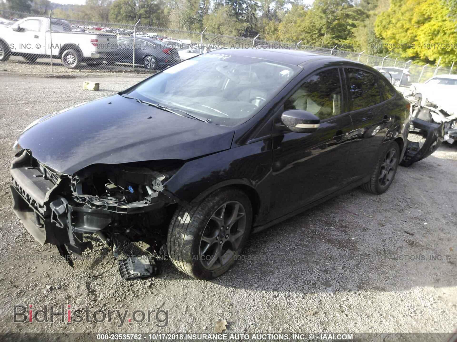 2013 Ford Focus - VIN: 1FADP3F24DL143275 - Фото 2